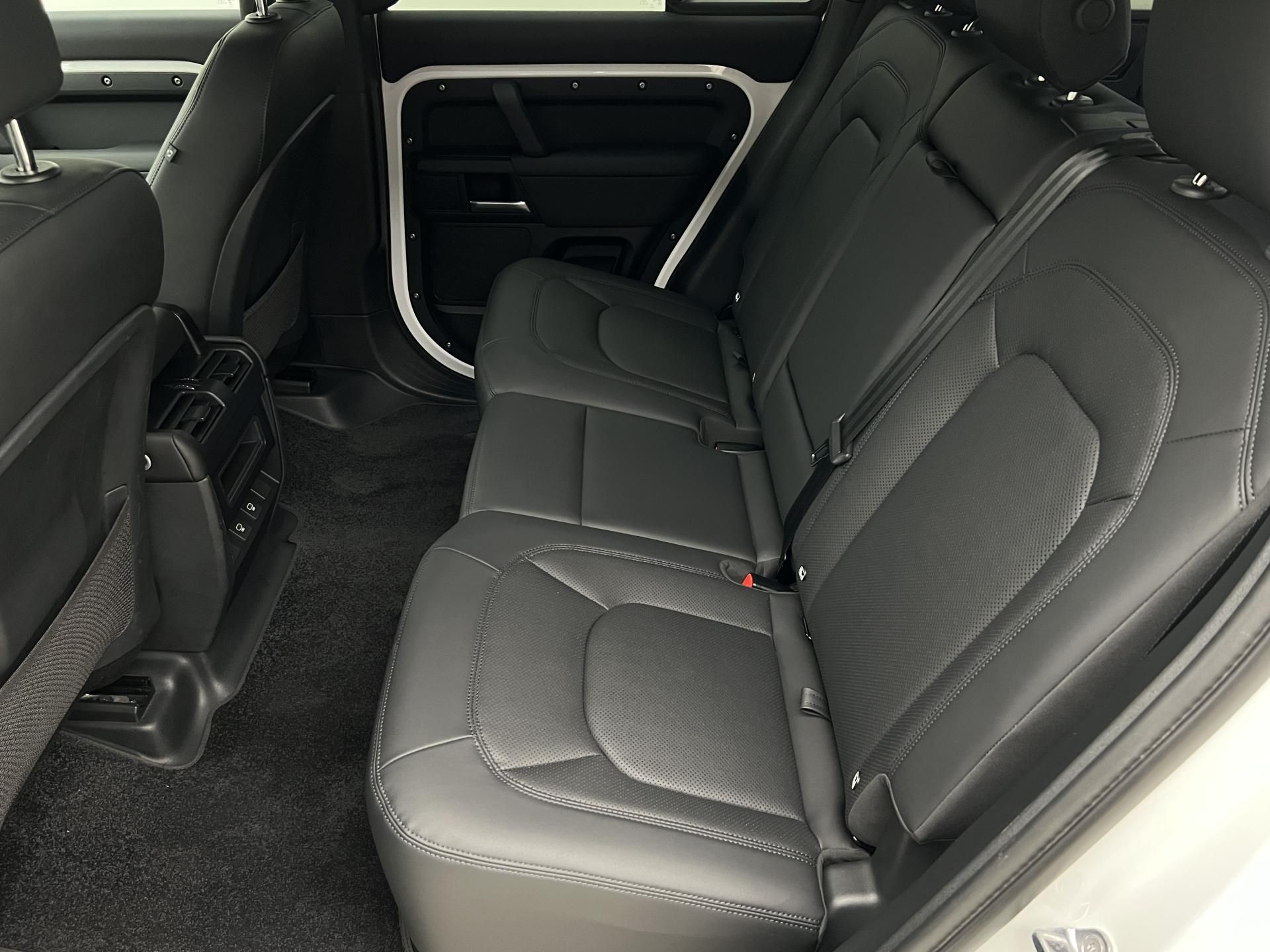 Land Rover Defender, 110 D300 X-DYNAMIC SE AWD AUT - fotka 6