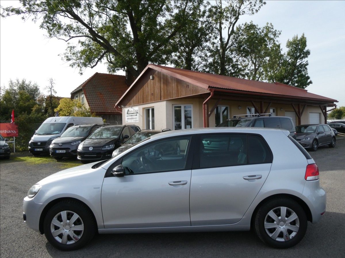 Volkswagen Golf, 1,2 TSi 77kW MATCH serviska - fotka 5