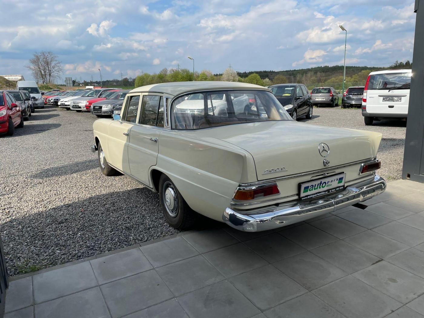 Mercedes-Benz, 2,0 200D - fotka 6