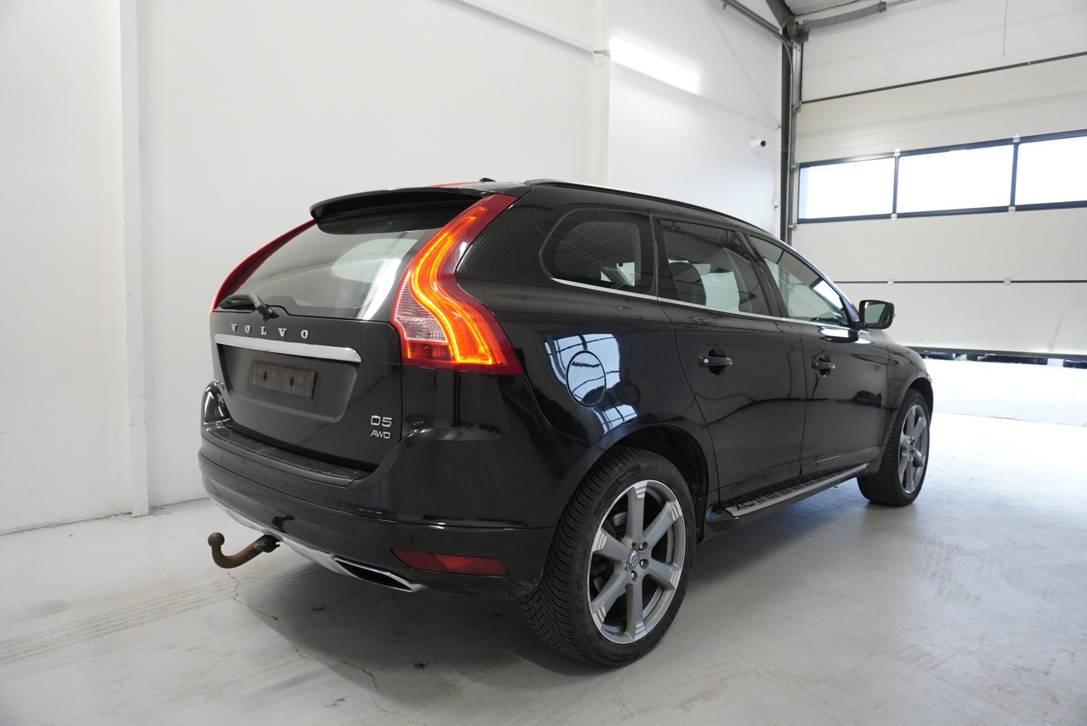 Volvo XC60, 2,4 D5 AWD AUTOMAT - fotka 5