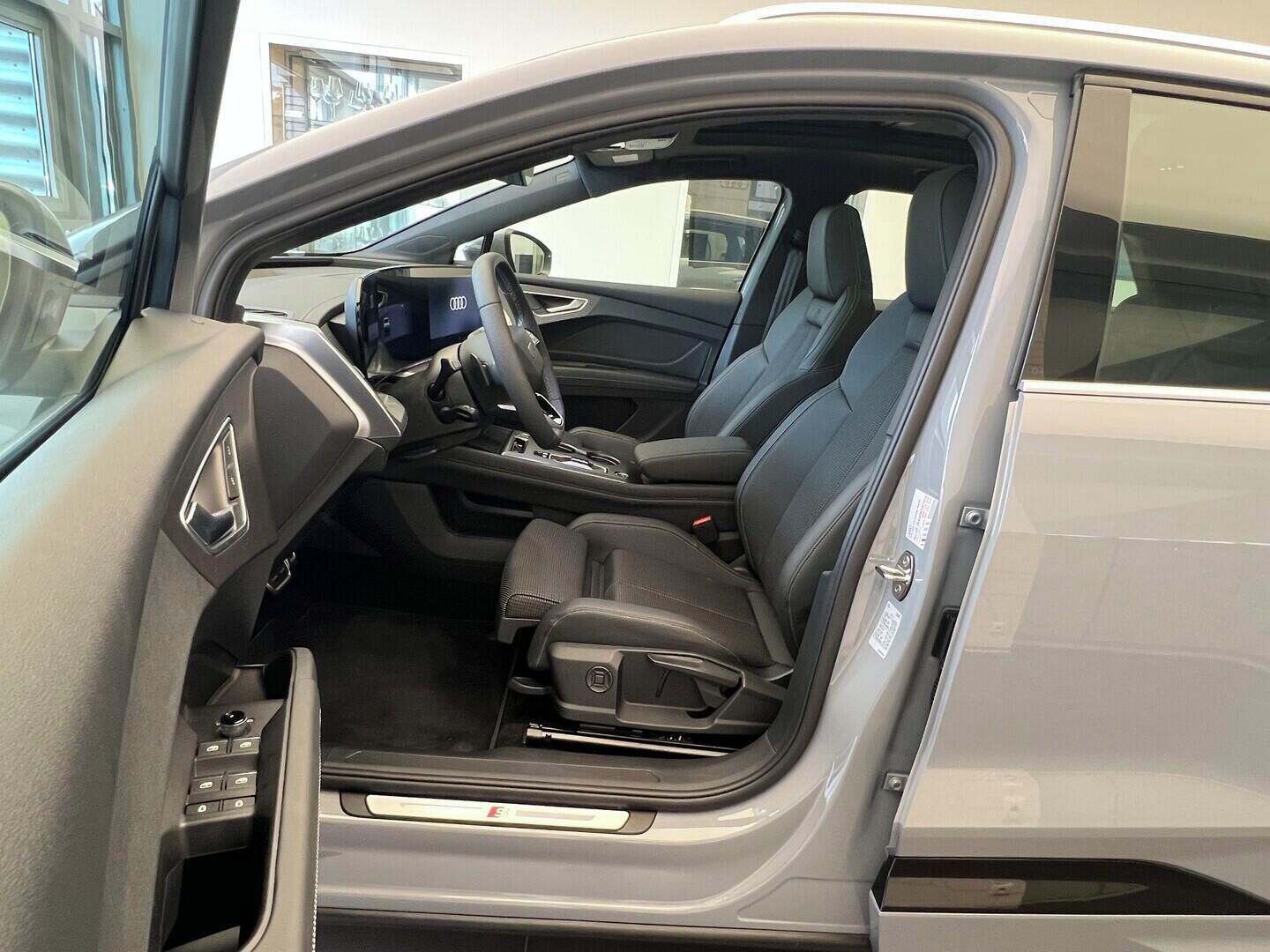 Audi Q4, e-tron performance  210 kW - fotka 6