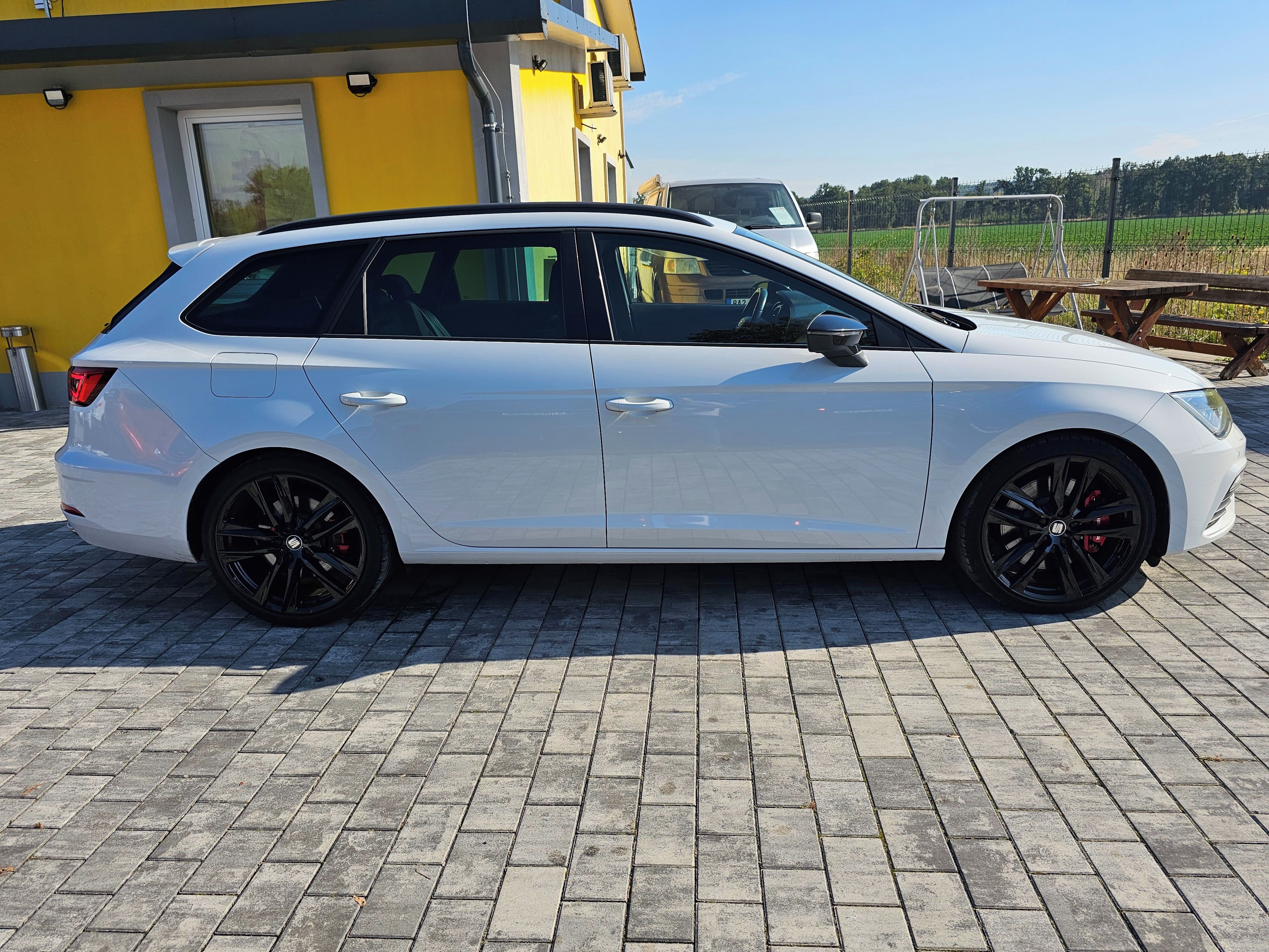 Seat Leon, Cupra 2.0 TSI 221kw, Manuál - fotka 4