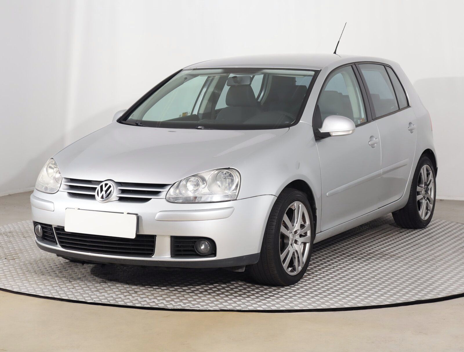Volkswagen Golf, 1.9 TDI, Automatická klima - fotka 2