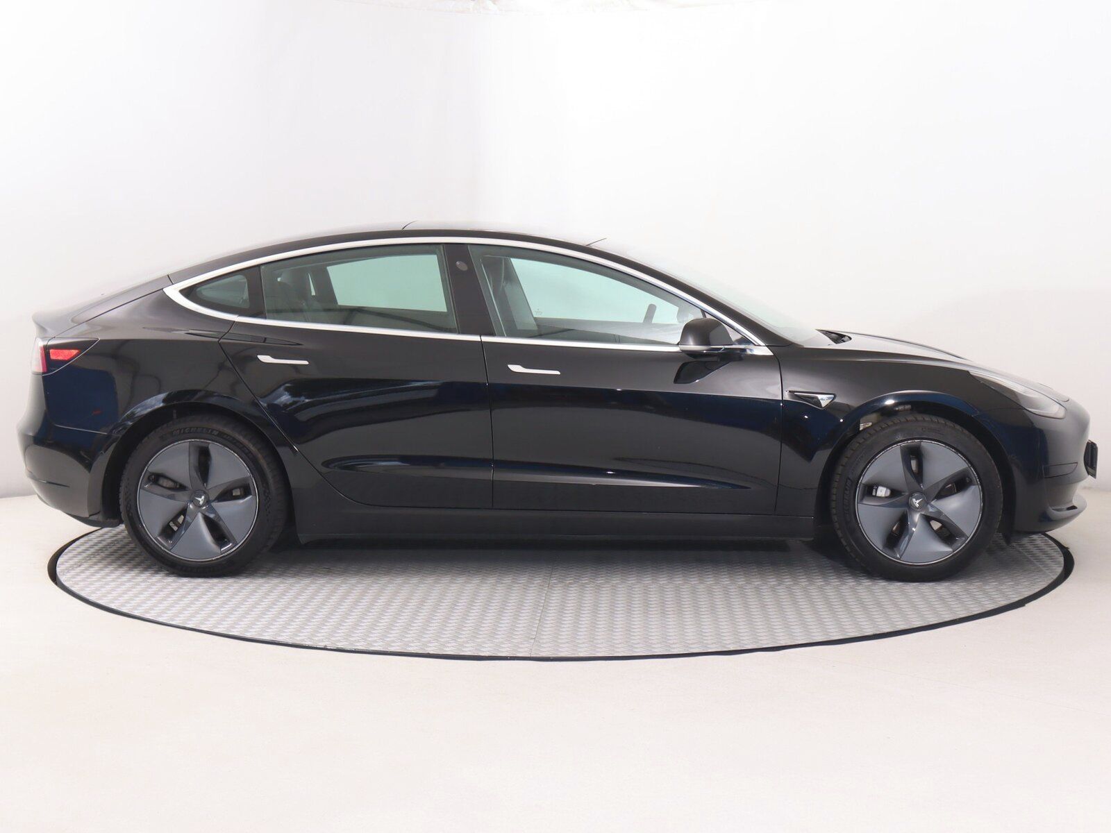 Tesla Model 3, Long Range RWD 78kWh, SoH 84% - fotka 6