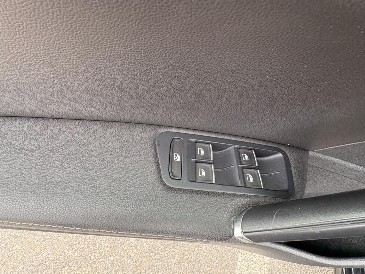 Volkswagen Golf, 2,0 TDi 110kW Xen,Pano,Nez.Top - fotka 4