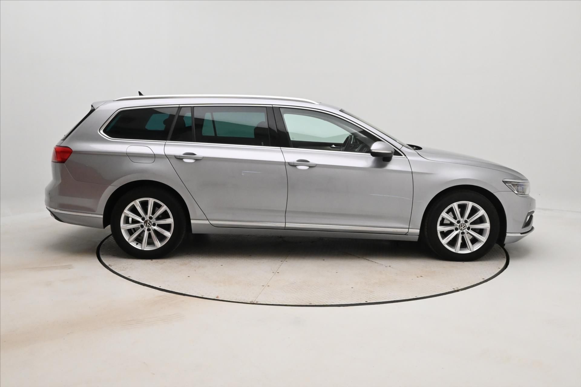 Volkswagen Passat, 2,0 TDI 147kW DSG Elegance Zár - fotka 4