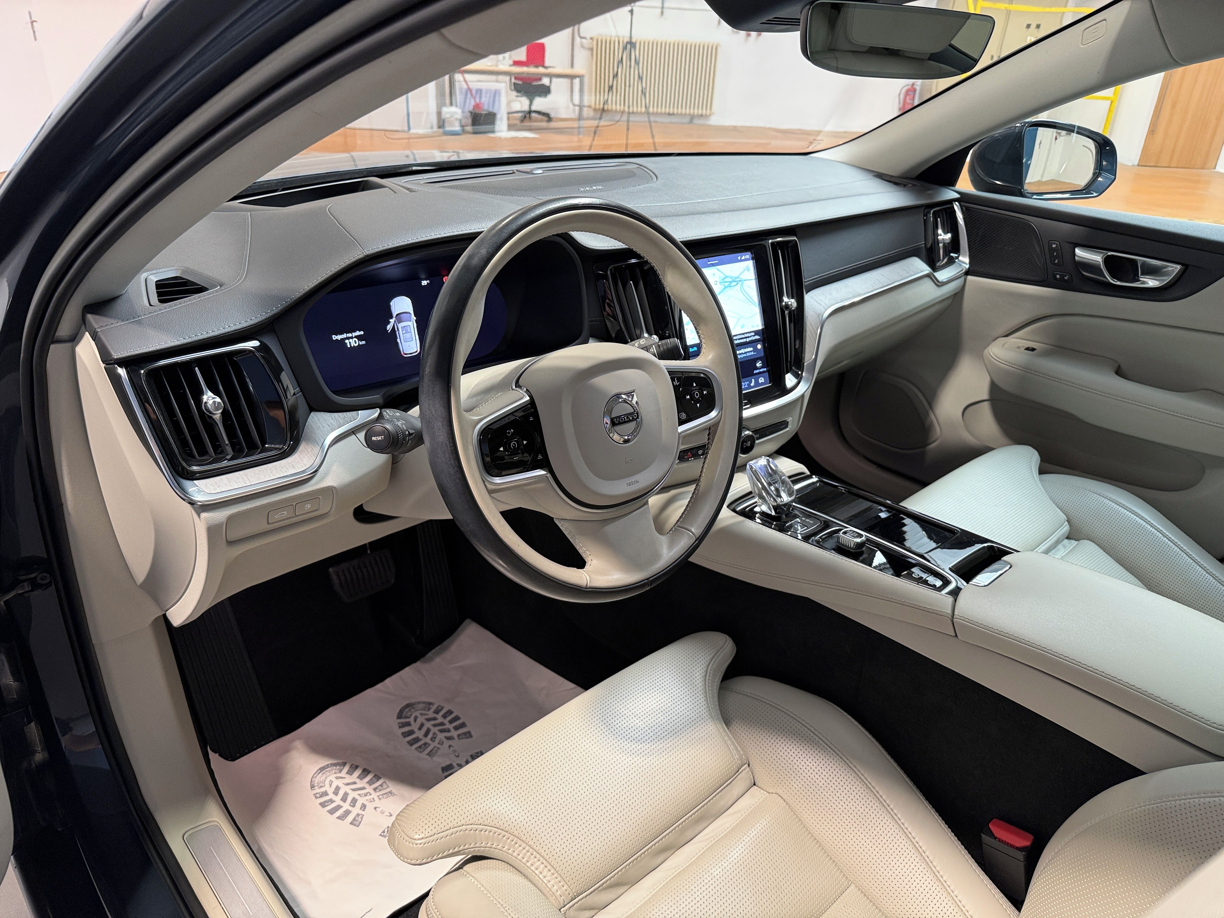 Volvo V60, T6 AWD Recharge Inscription Au - fotka 5