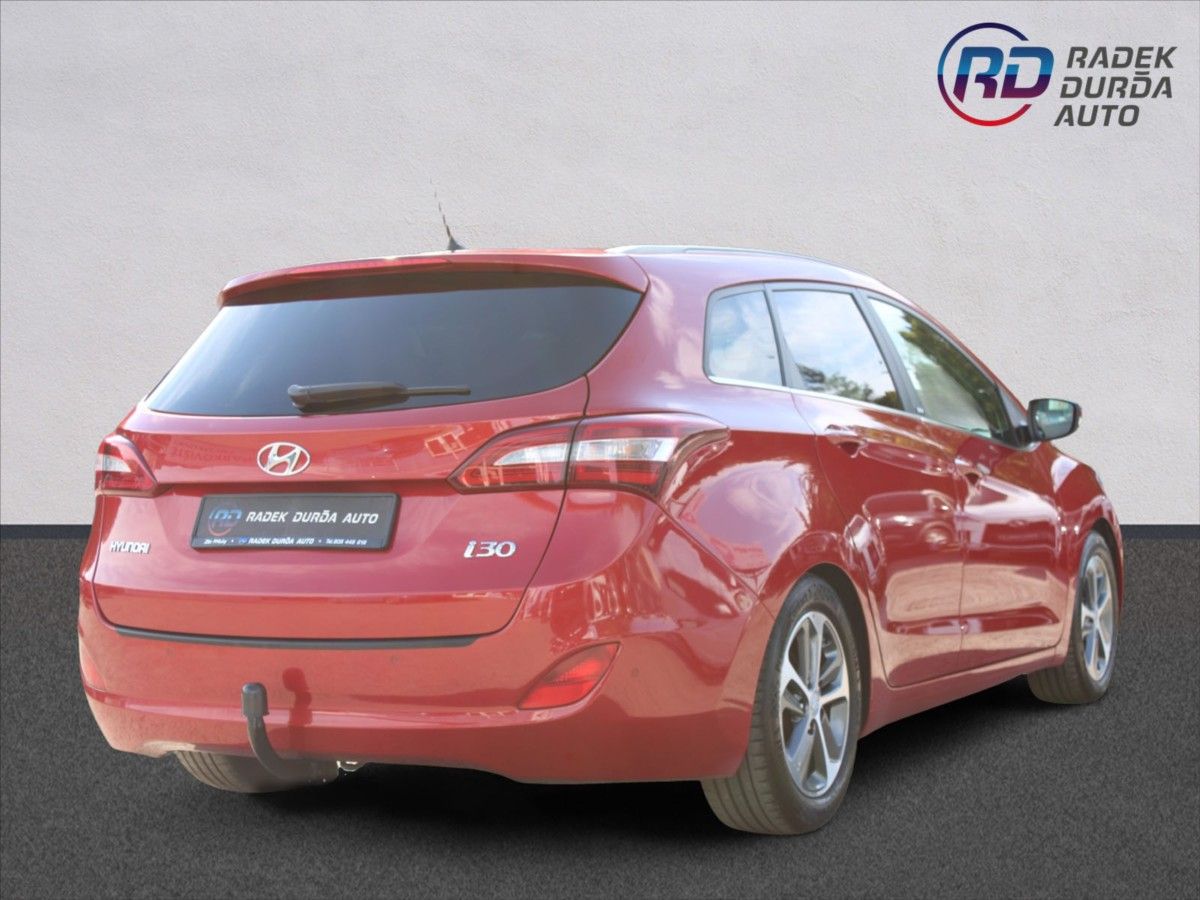 Hyundai i30, 1,6 i  ČR,1.MAJ,WEEKEND DESIGN - fotka 5