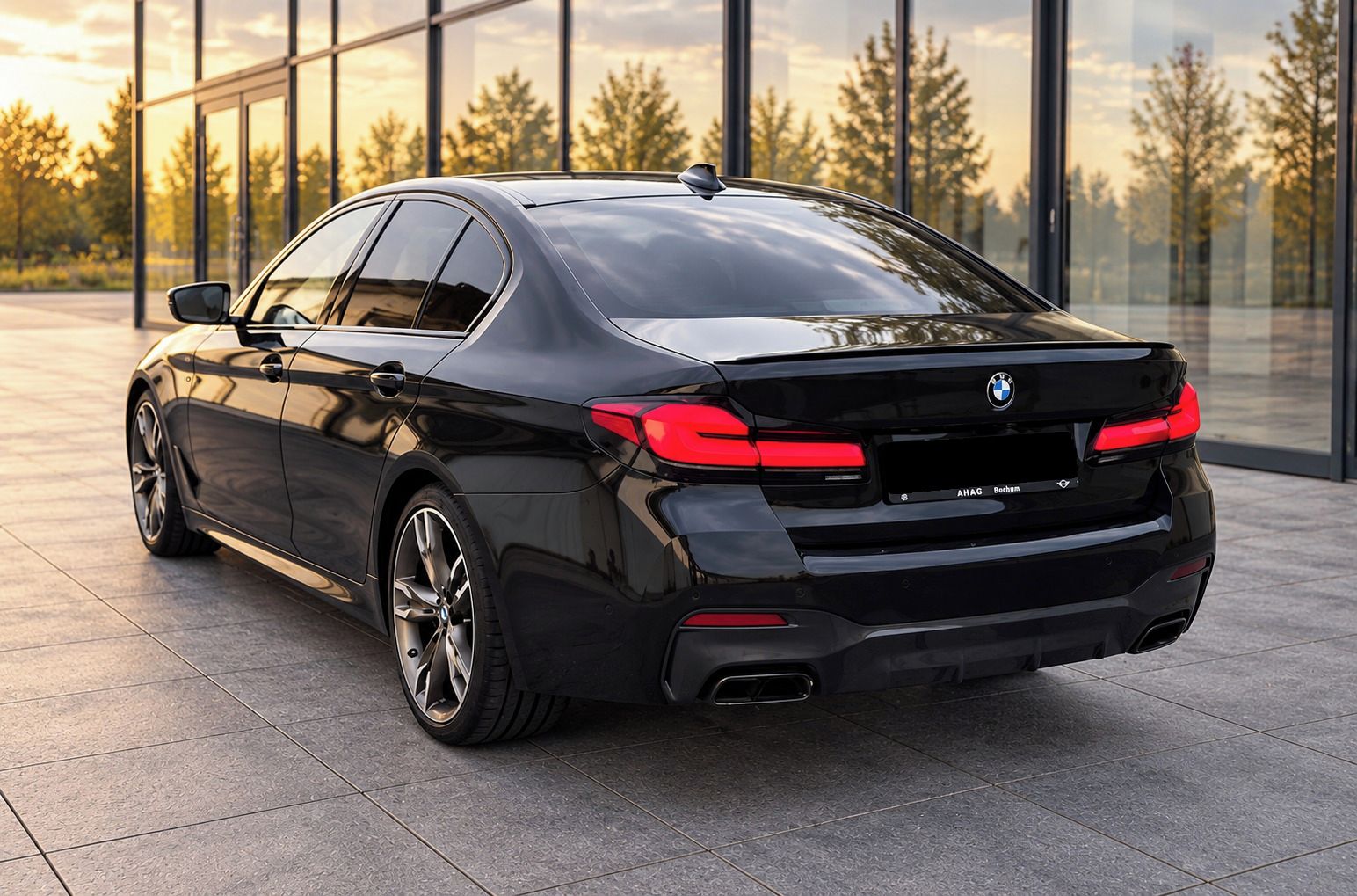 BMW Řada 5, M550i xDrive - fotka 4