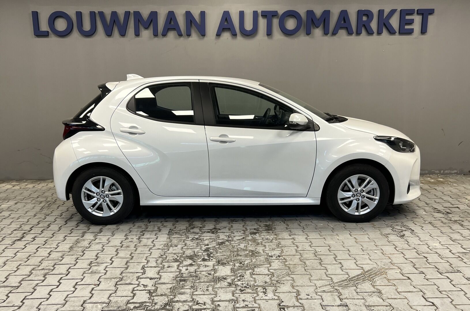 Toyota Yaris, 1,5 Hybrid AT Comfort - fotka 4