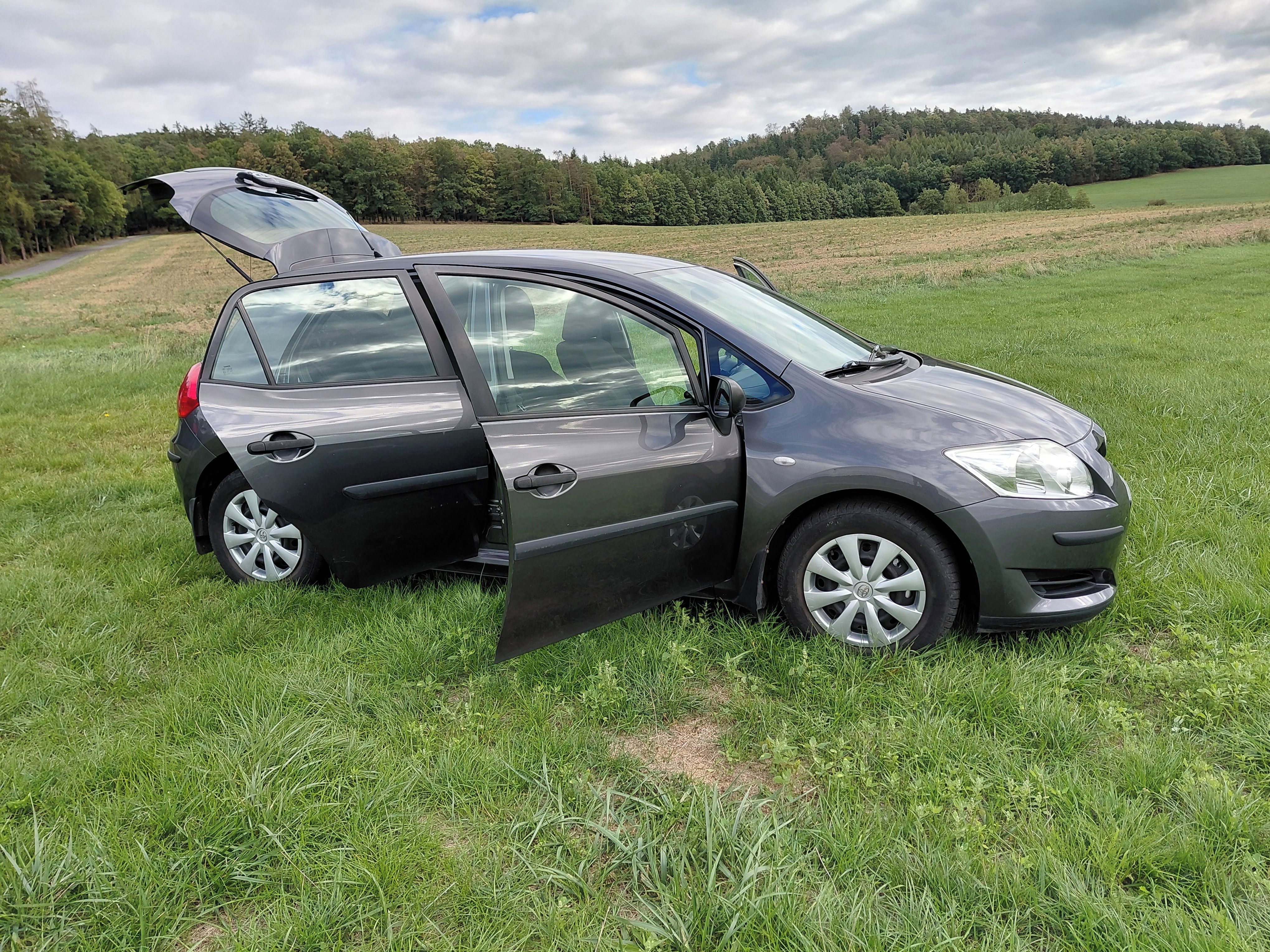 Toyota Auris, 1.4 VVT-i,2 sady kol, STK 9/28 - fotka 6