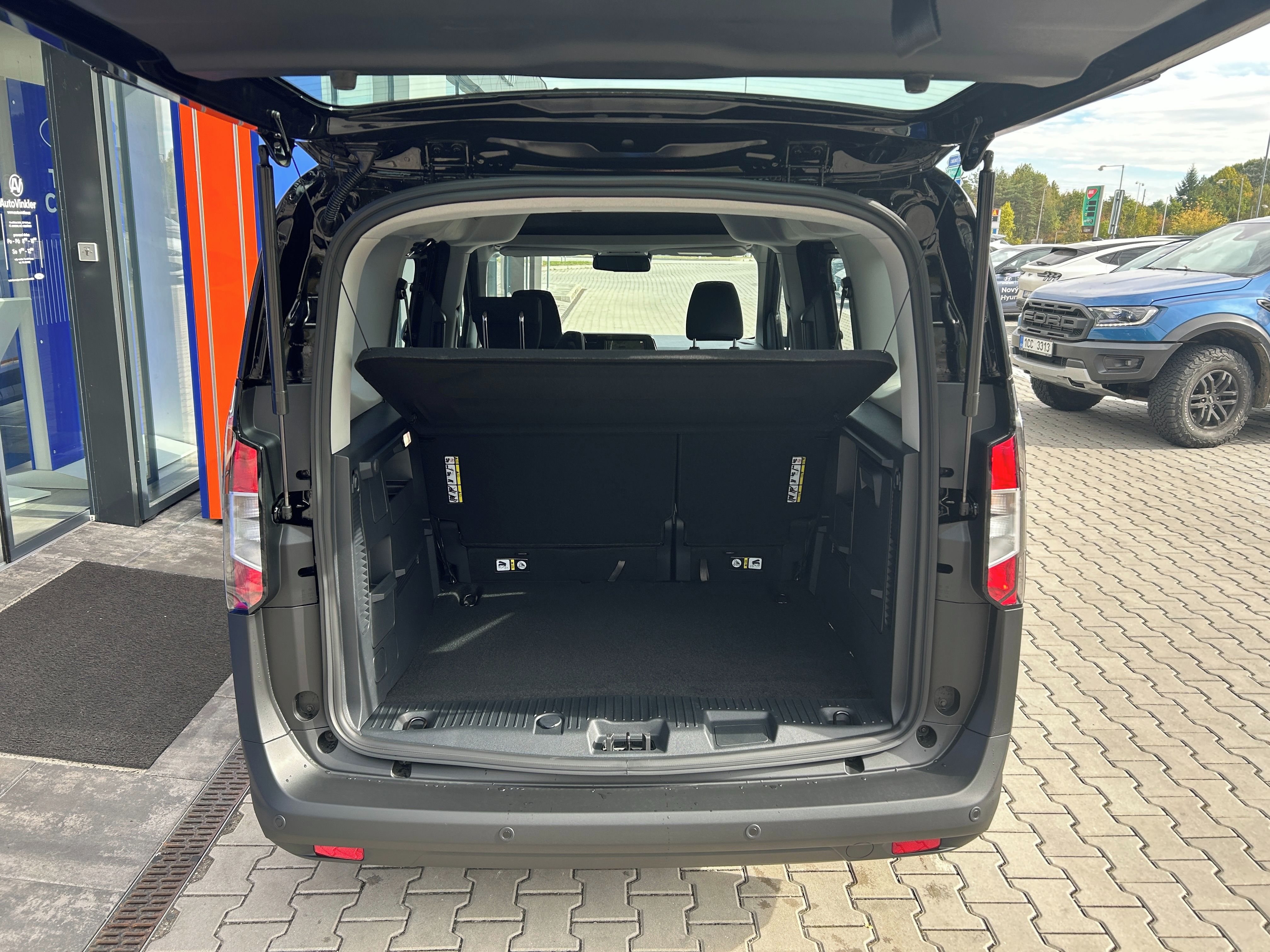 Ford Tourneo Courier, 1.0 EcoBoost 92 kW Trend L1 - fotka 6