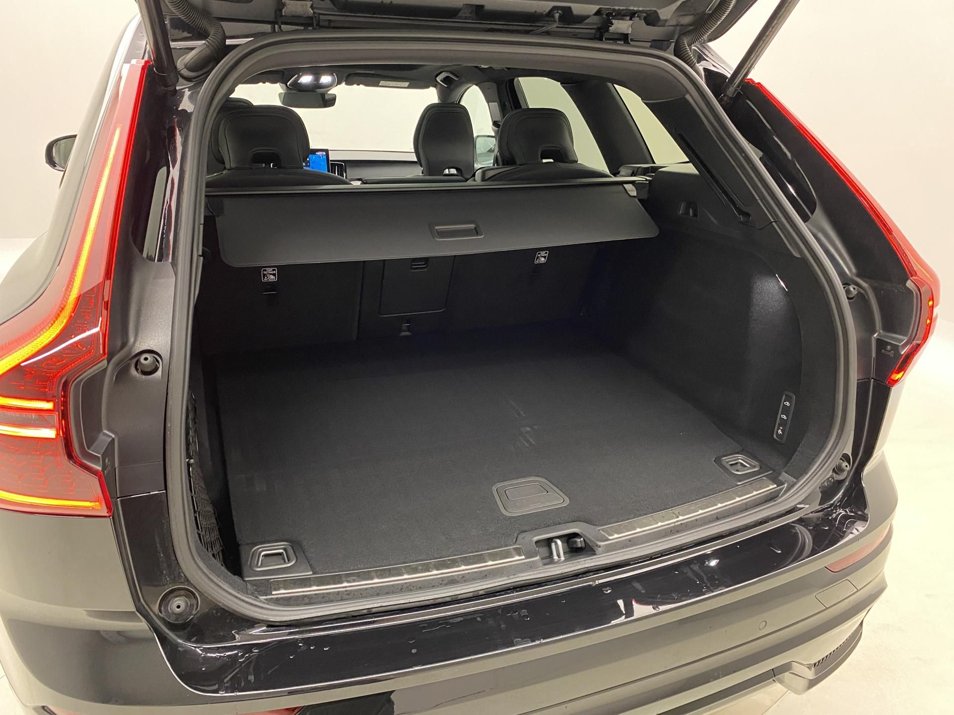 Volvo XC60, T8 AWD RECHARGE BLACK EDITION - fotka 6