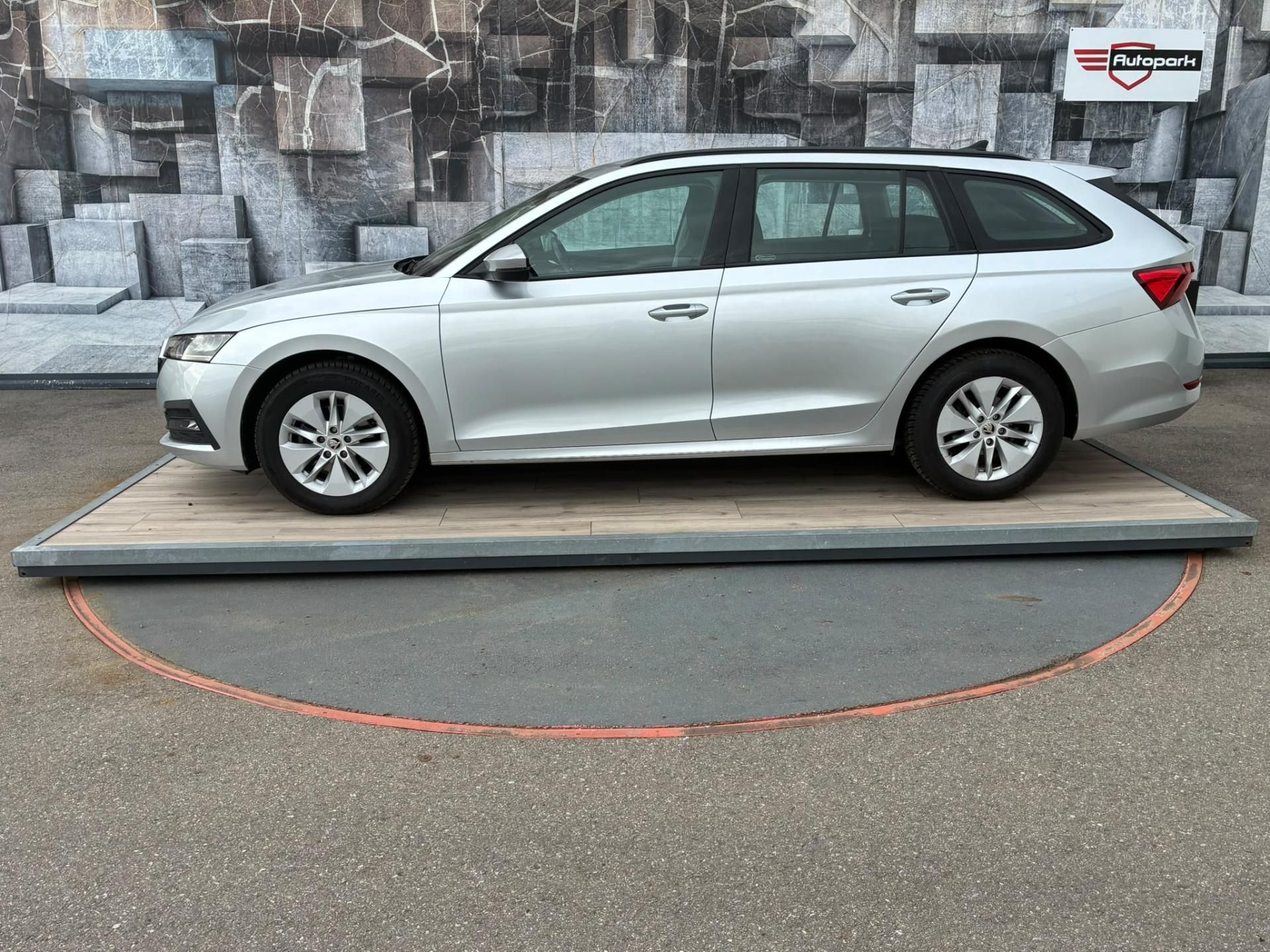 Škoda Octavia, 2.0TDi, 85KW, ACC, KEYLESS,DPH - fotka 4