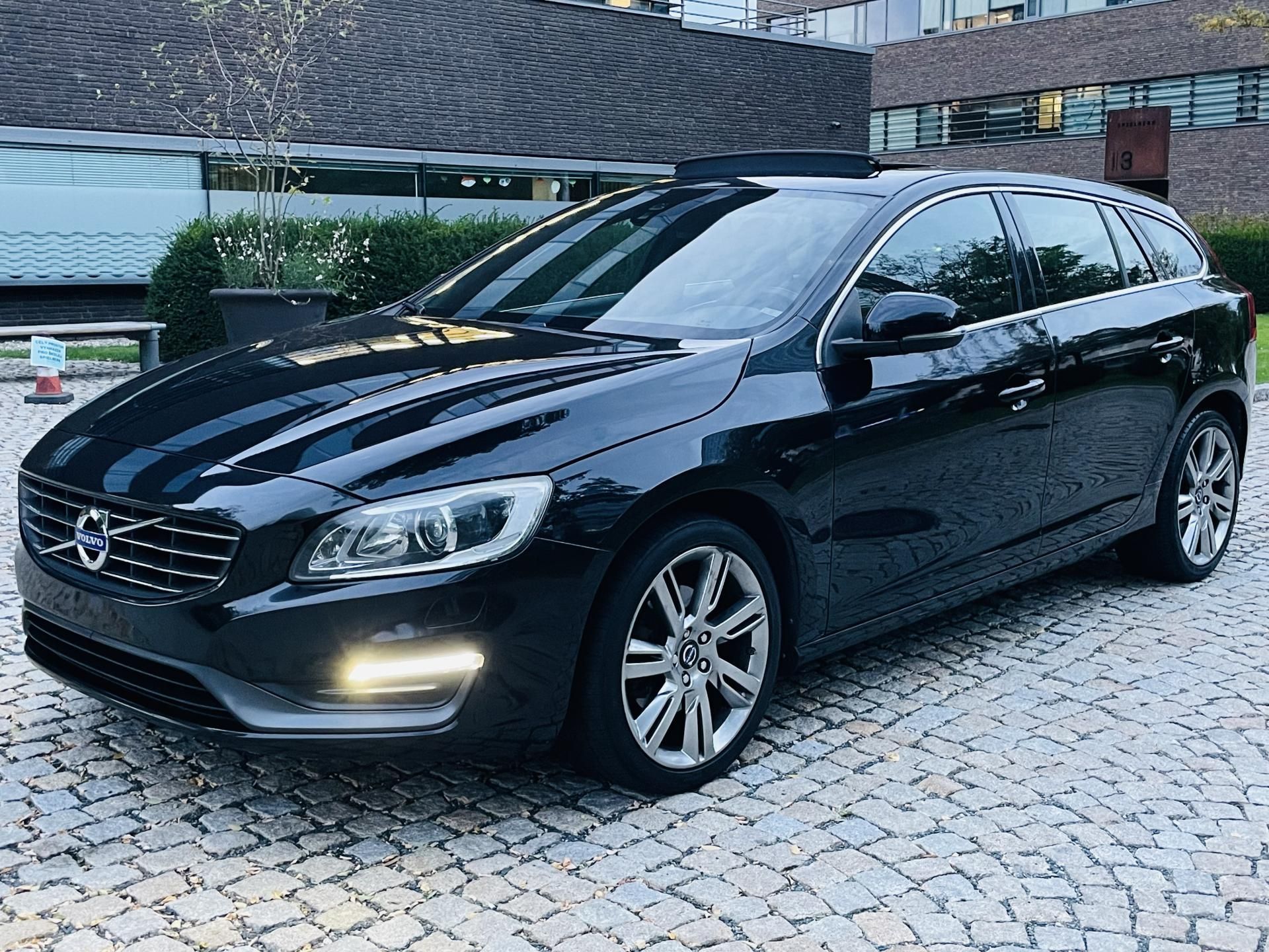 Volvo V60, 2.0D 5VÁLEC AUT SERVISKA TAŽNÉ - fotka 5