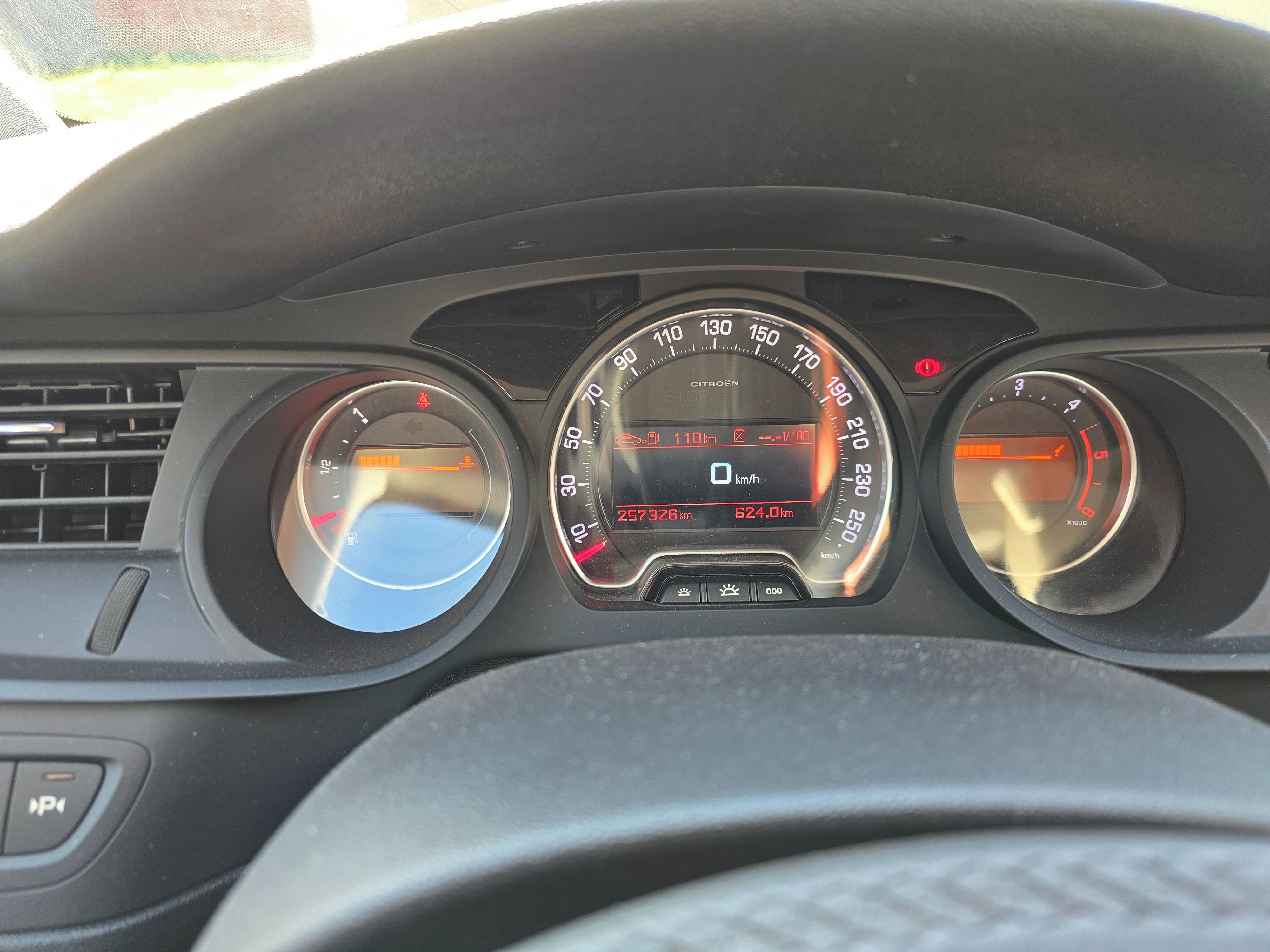 Citroën C5, Citroën C5 X7 2.0 HDi Exclusiv - fotka 6
