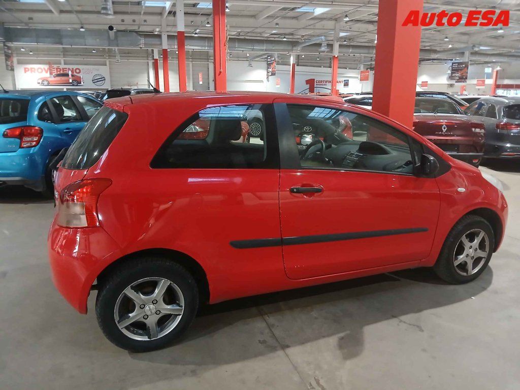 Toyota Yaris, 1.0i,ČR,AC - fotka 2