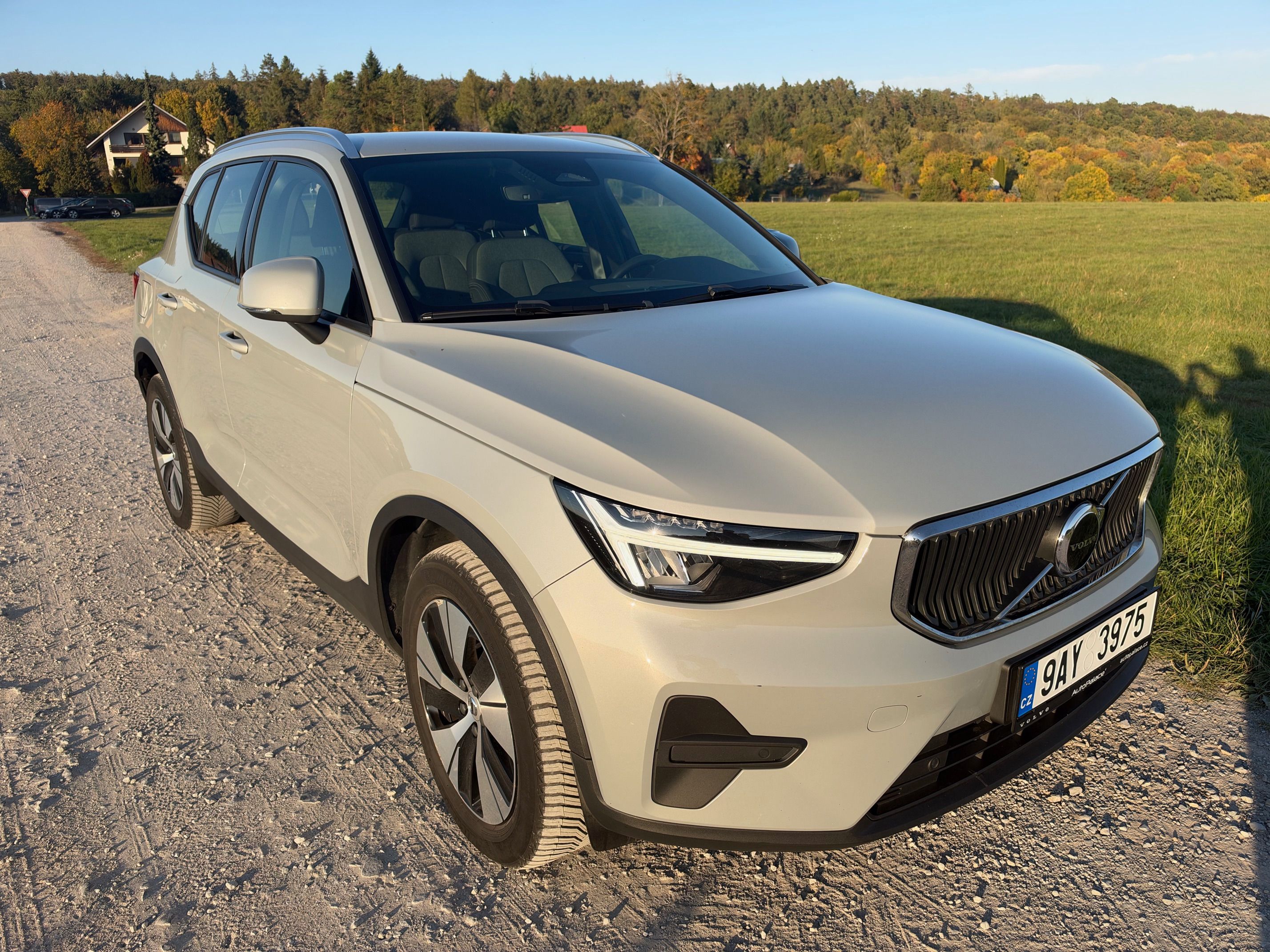 Volvo XC40, B3 CORE DCT 2.0 120kW KOUP. ČR - fotka 2