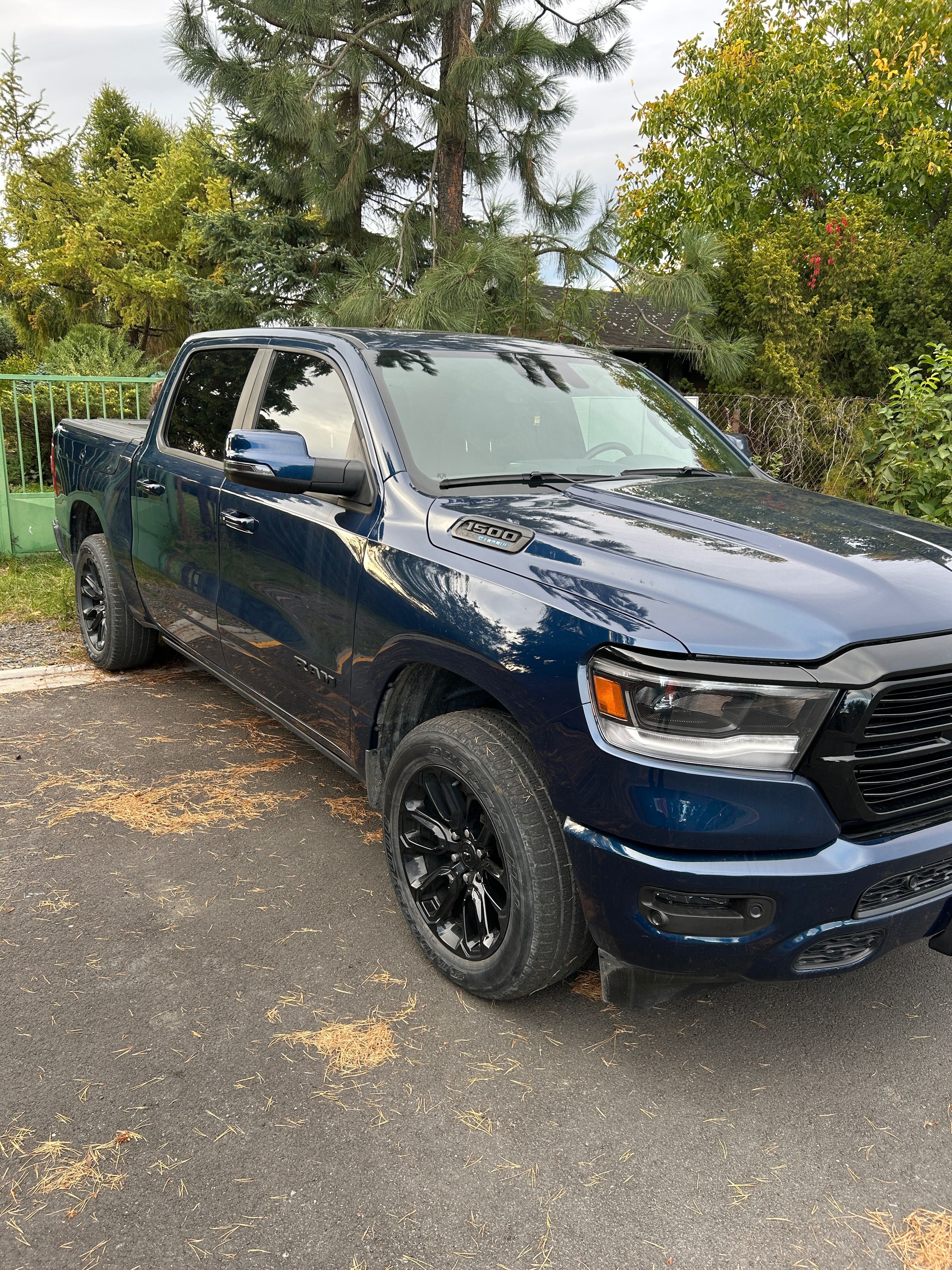 Dodge Ram, Dodge Ram 1500 Laramie 5.7 V8 - fotka 2