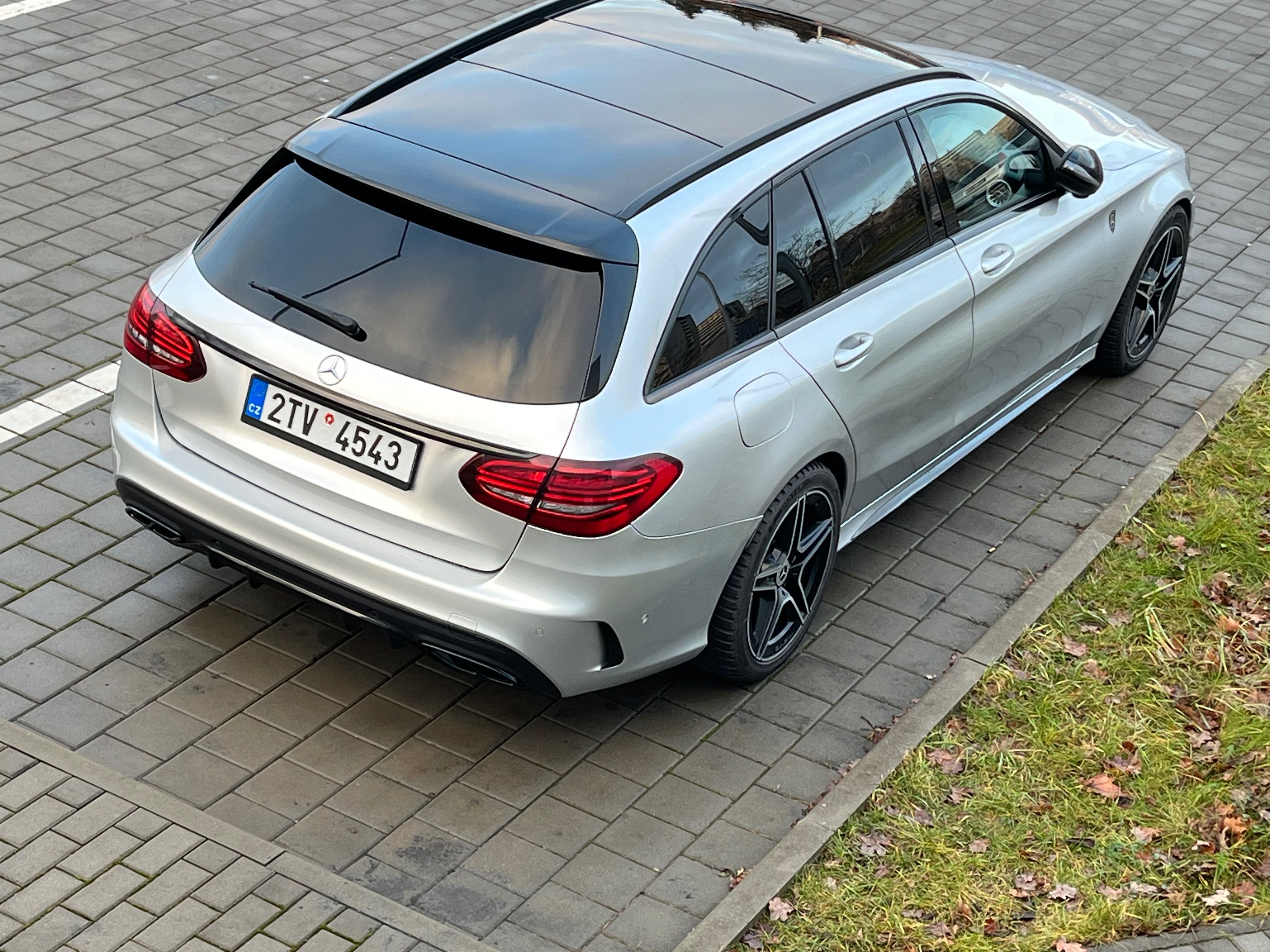 Mercedes-Benz Třídy C, Mercedes C200 AMG Night Paket - fotka 4