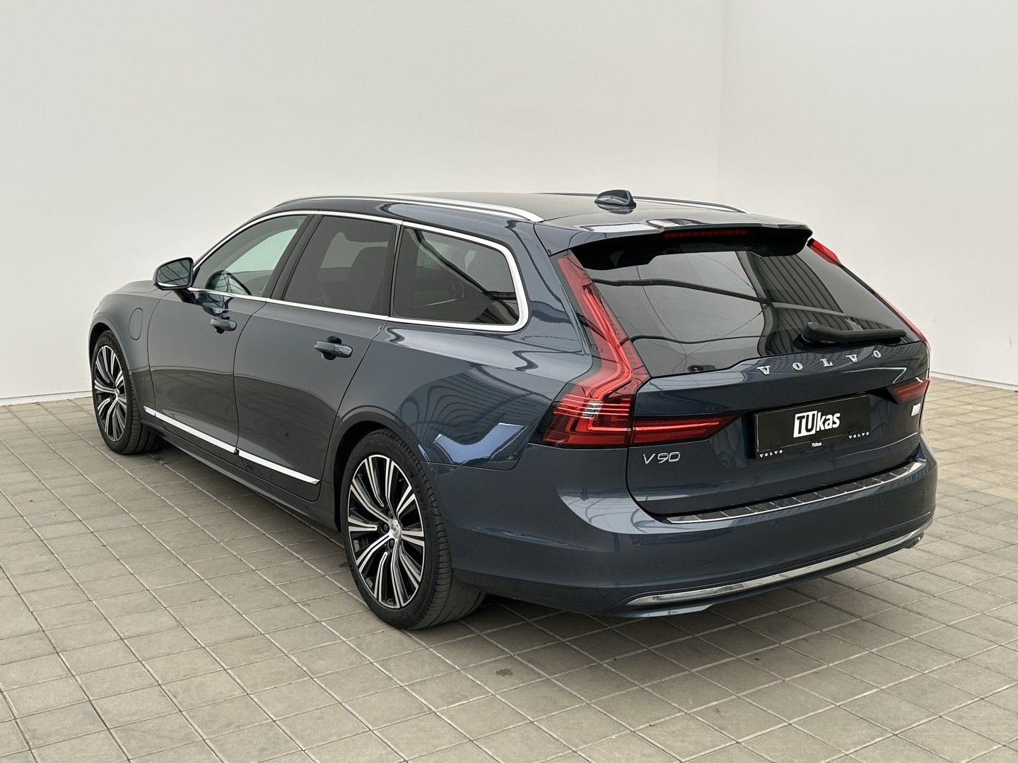 Volvo V90, 2.0Recharge 186kW 4x4  Inscrip - fotka 3