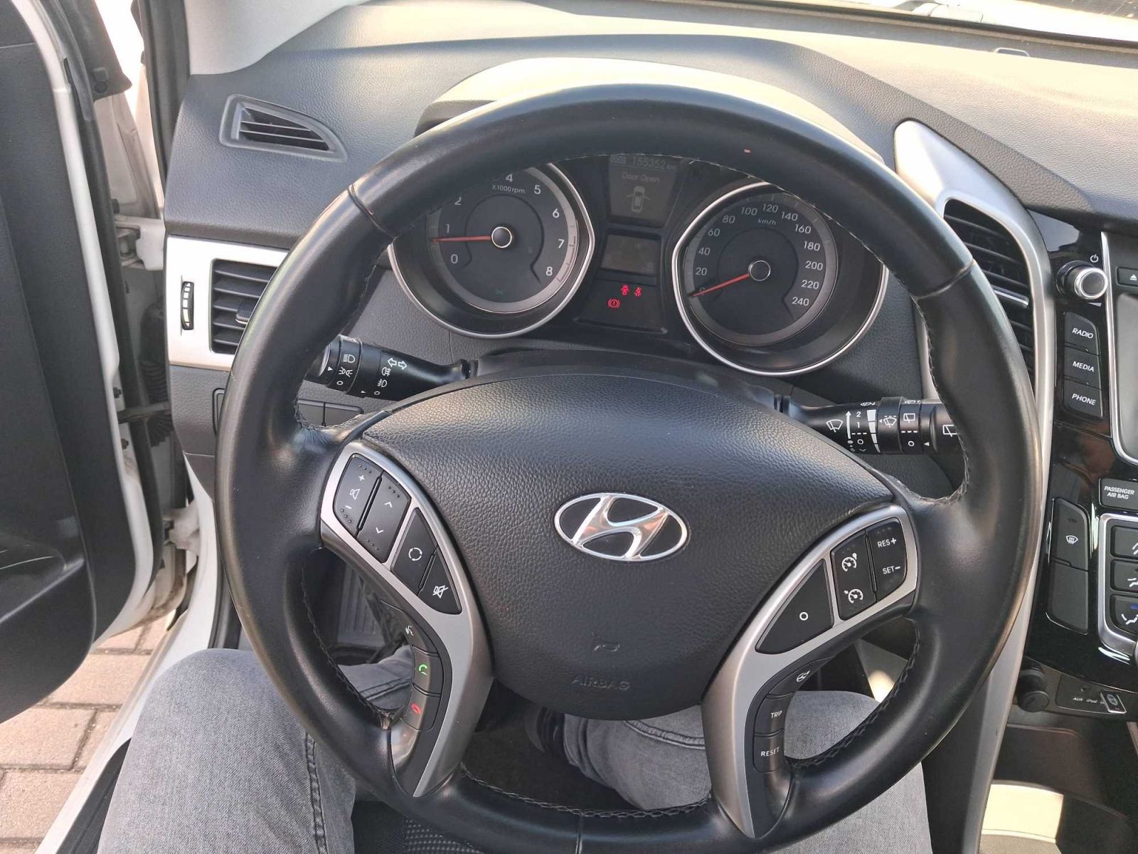 Hyundai i30, 1.6 MPI, ČR,1.maj, Serv.kniha - fotka 3