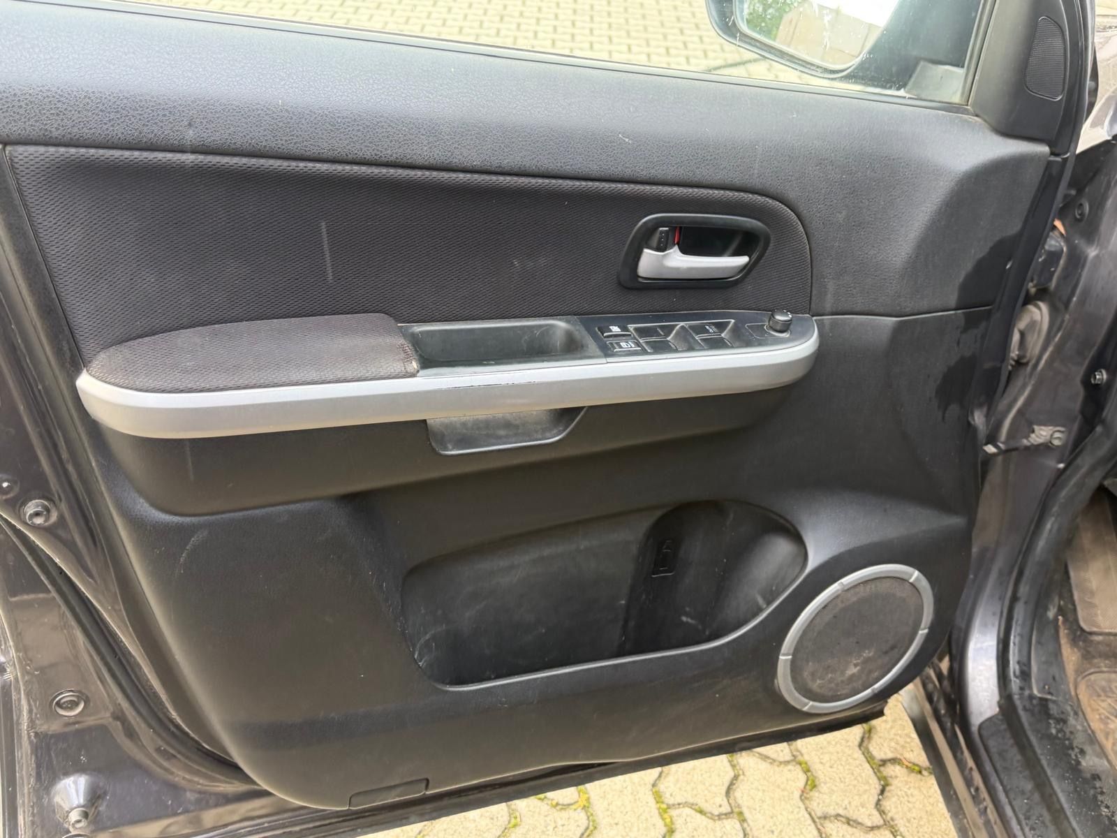 Suzuki Grand Vitara, 2.4i-4X4-XEN.TAŽNÉ.KLIMATRONIK - fotka 5