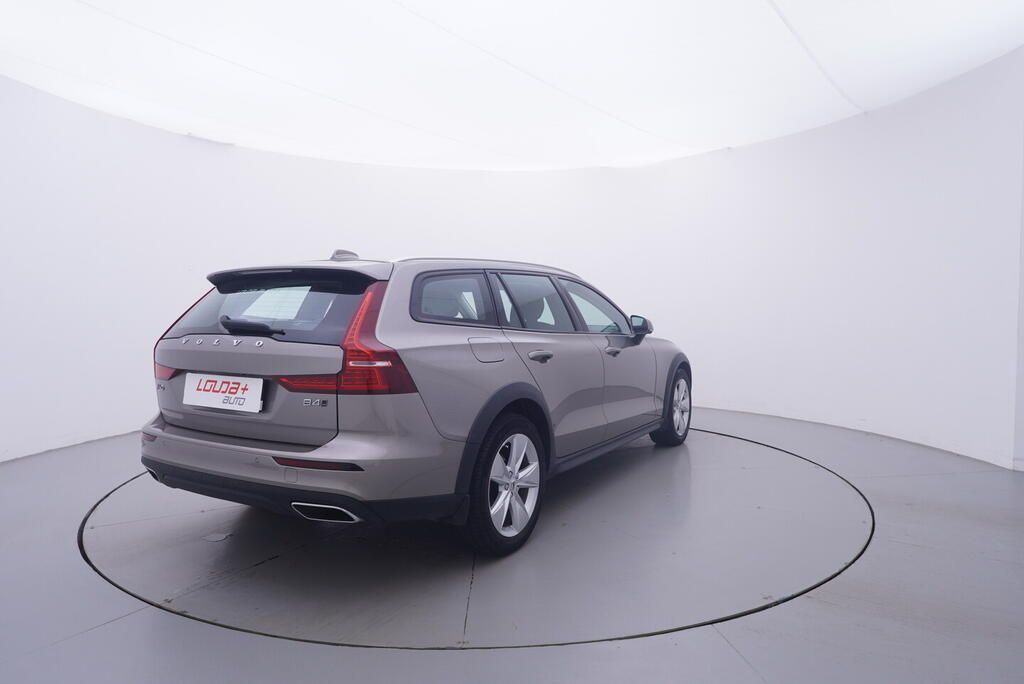 Volvo V60, CrossCountry 2.0 D4 145 kW - fotka 5