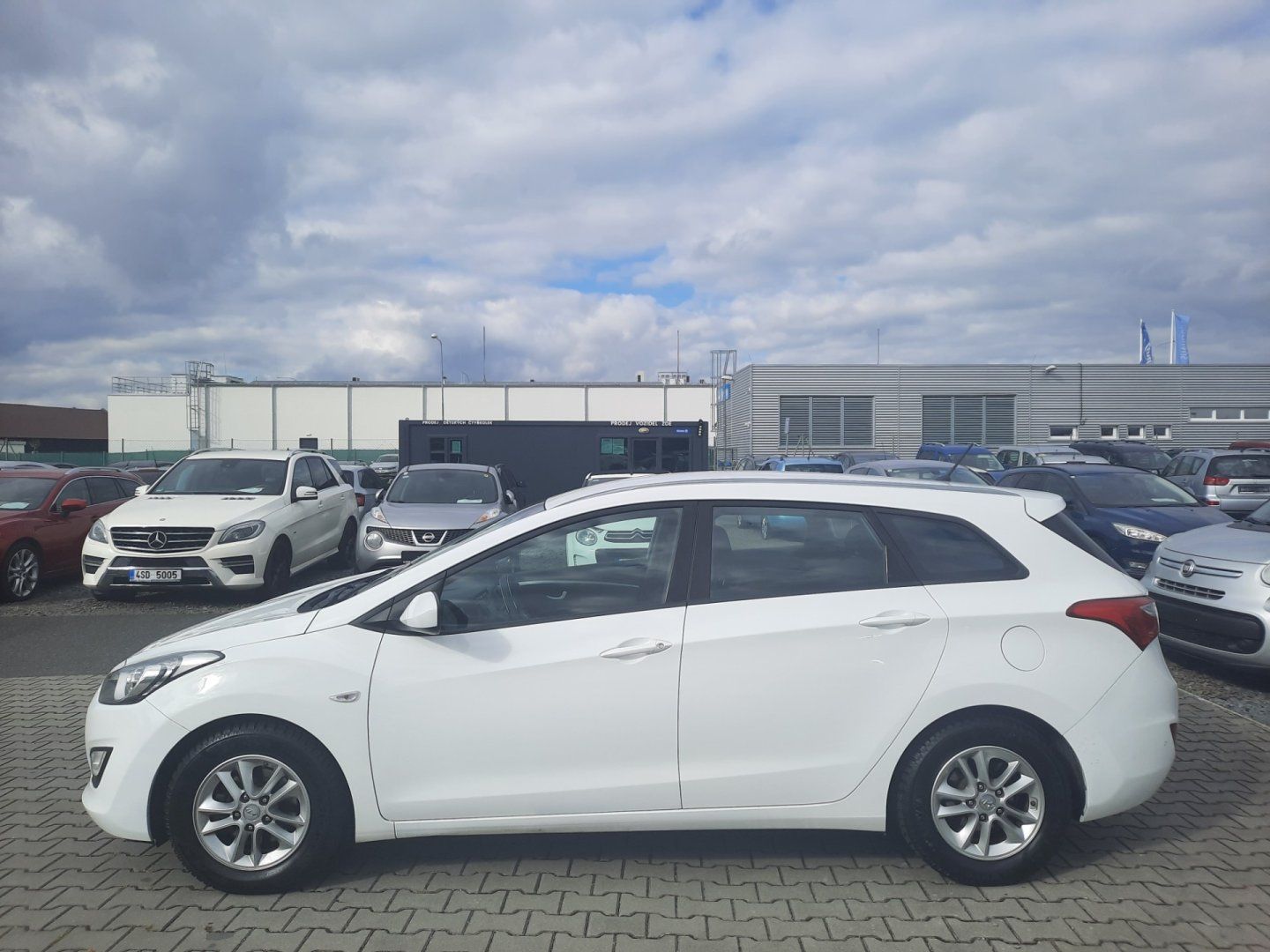 Hyundai i30, 1.6i *88kW*KLIMATIZACE* - fotka 4