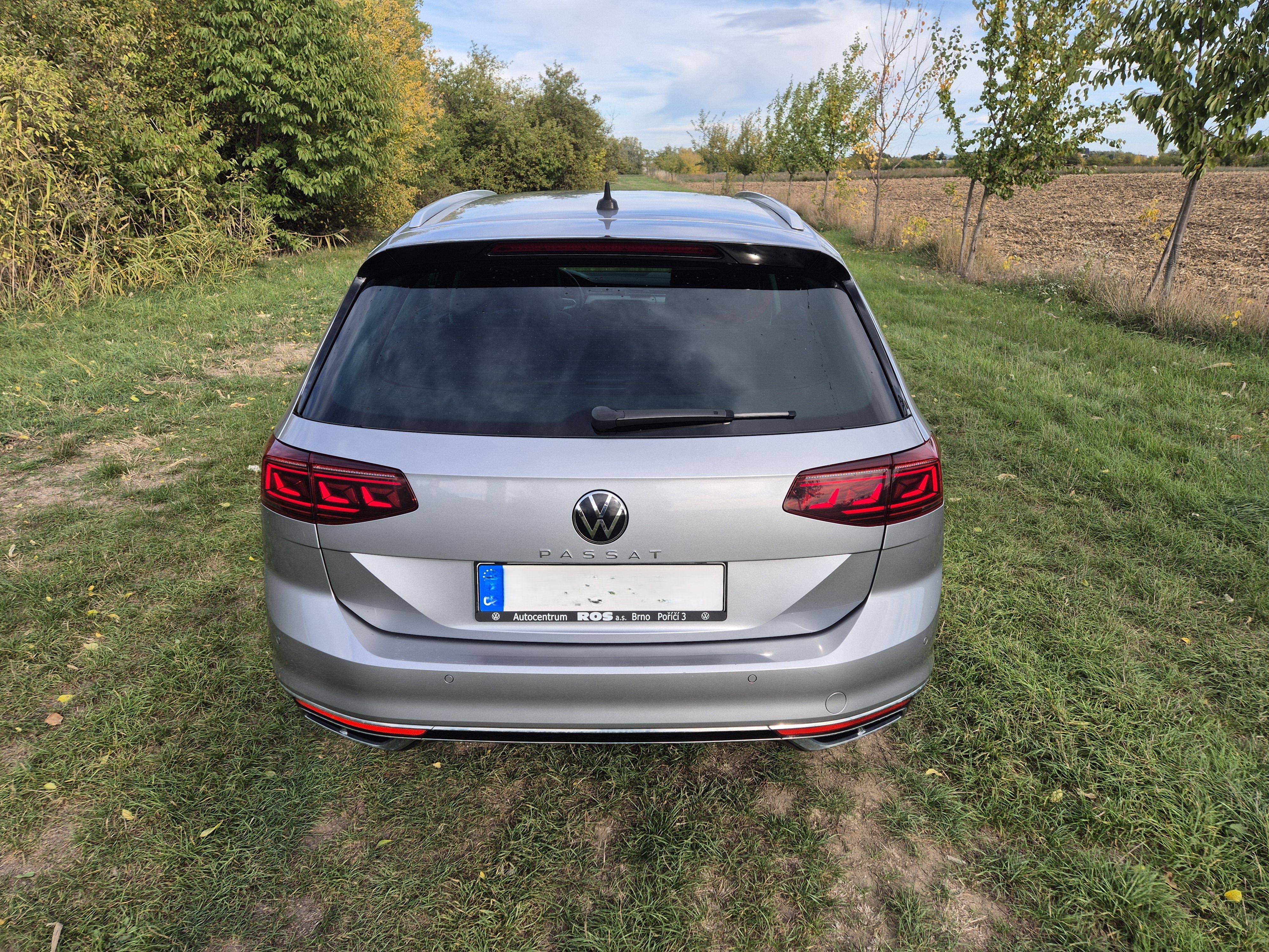 Volkswagen Passat, 2.0 TDI 110kW R-line 1 majitel - fotka 6