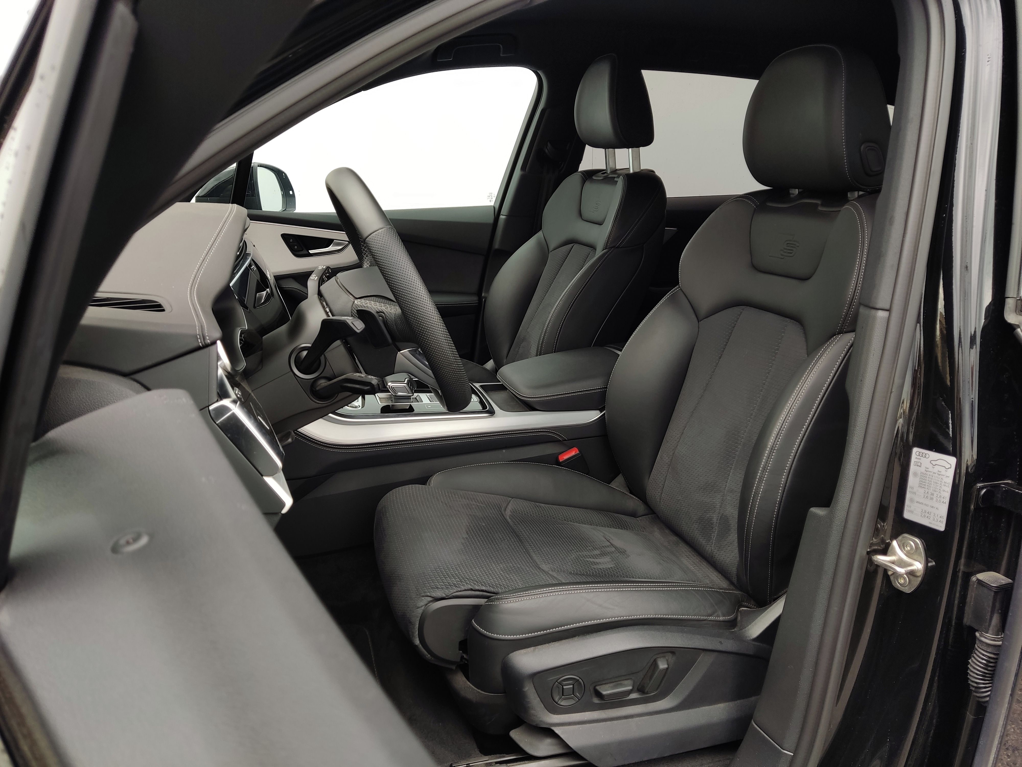Audi Q7, TFSI PHEV 360kW S-line quattro - fotka 6