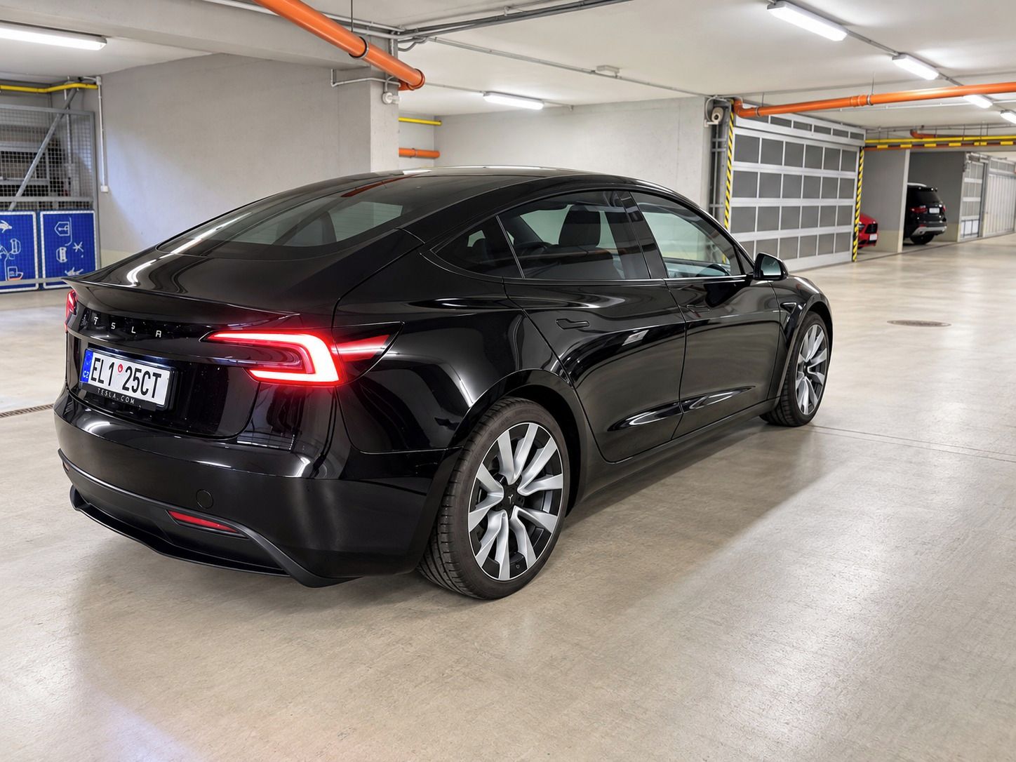 Tesla Model 3, Highland RWD, 22 000 km - fotka 2