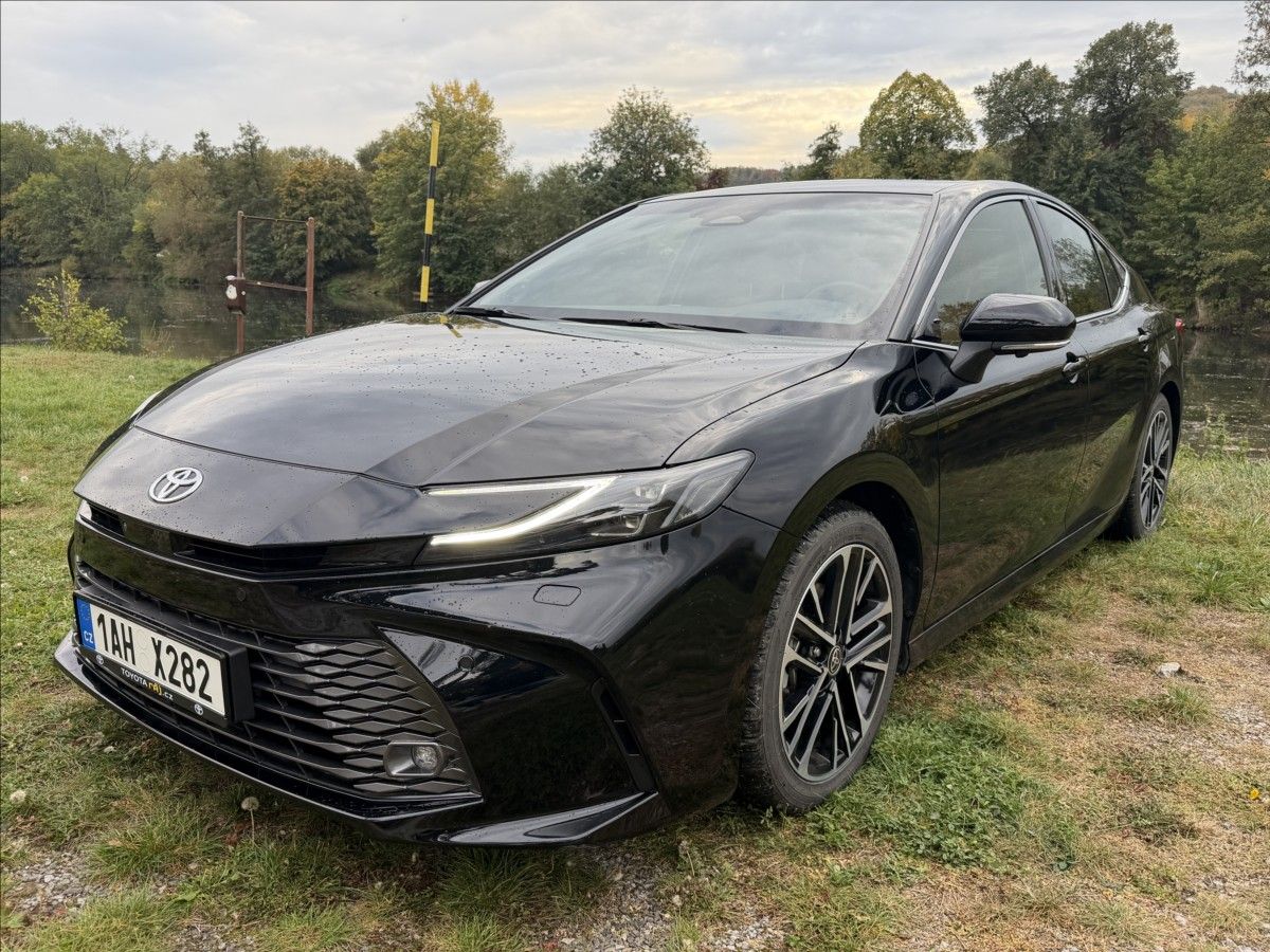 Toyota Camry, 2,5 HEV CVT EXECUTIVE 169kW