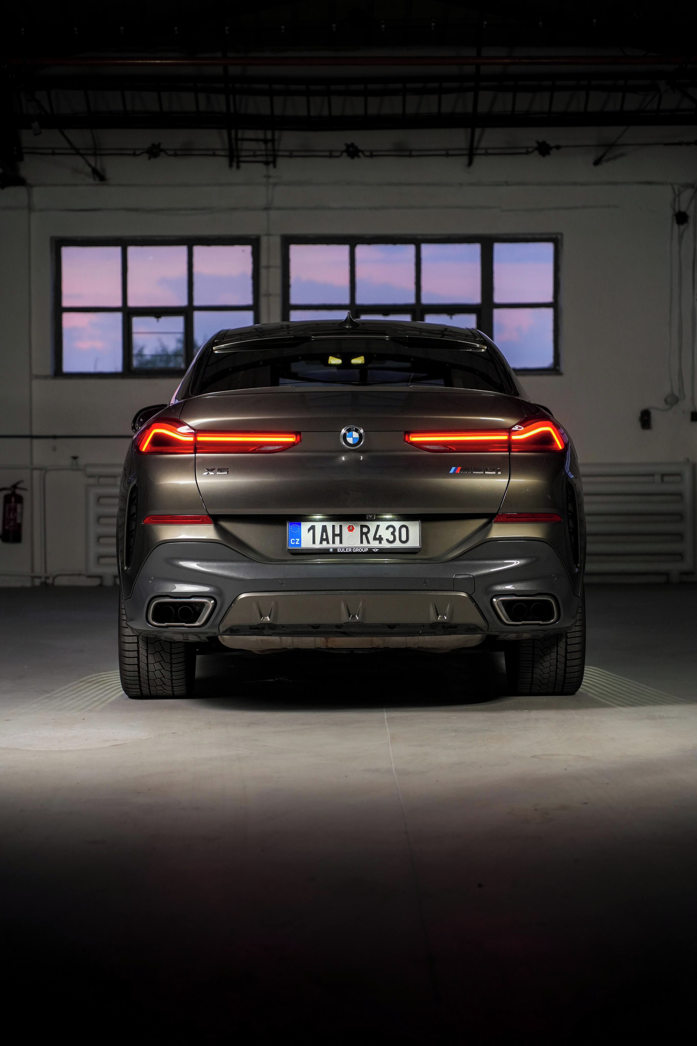 BMW X6, X6 M50i 4.4 Individual - fotka 4
