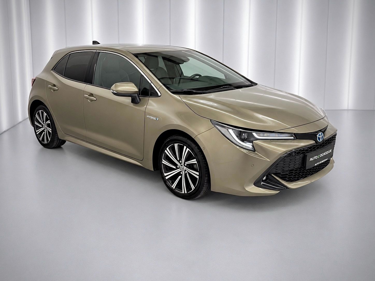 Toyota Corolla, 1.8 Hybrid e-CVT COMFORT, ACC - fotka 3