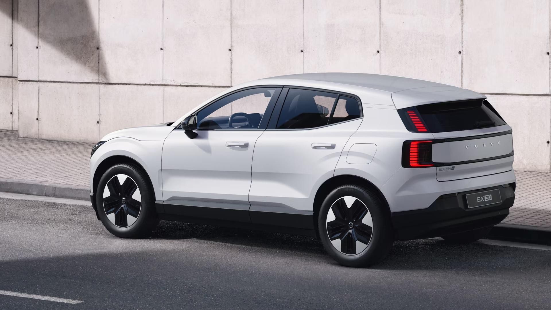 Volvo EX30, P5 ELECTRIC RWD PLUS - fotka 2