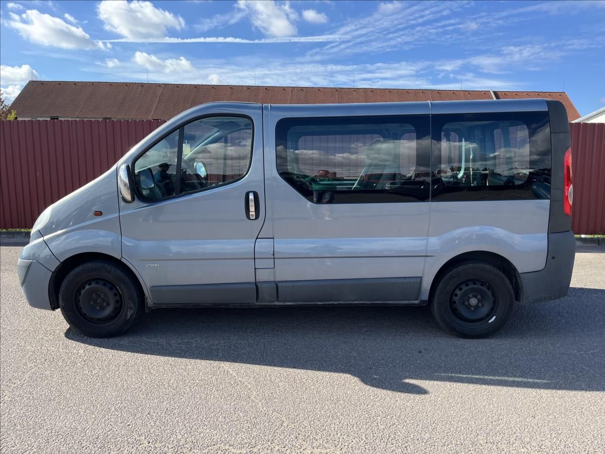 Opel Vivaro, 2,5 CDTi 9.MÍST SERVIS TAŽNÉ - fotka 4