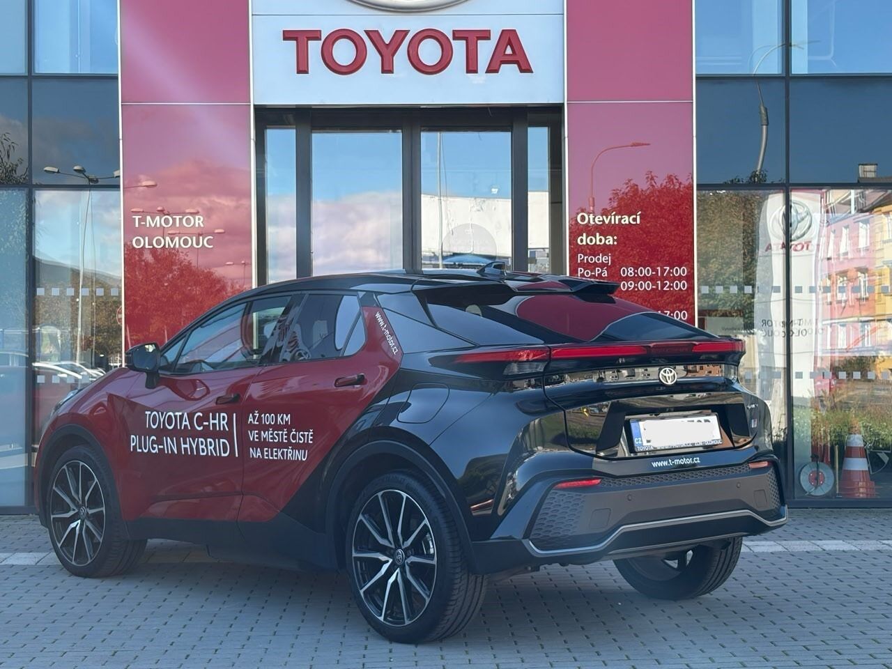 Toyota C-HR, 2.0L PHEV 0 - 1 CVT (2x4) 8L - fotka 3
