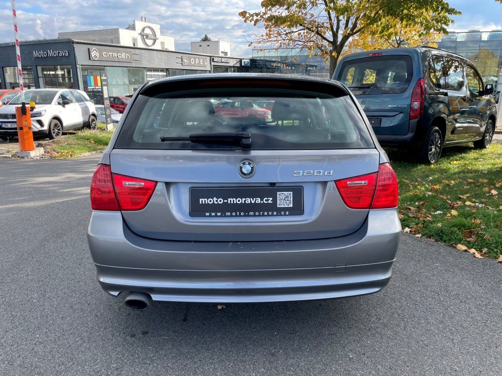 BMW Řada 3, 320d Touring - fotka 4