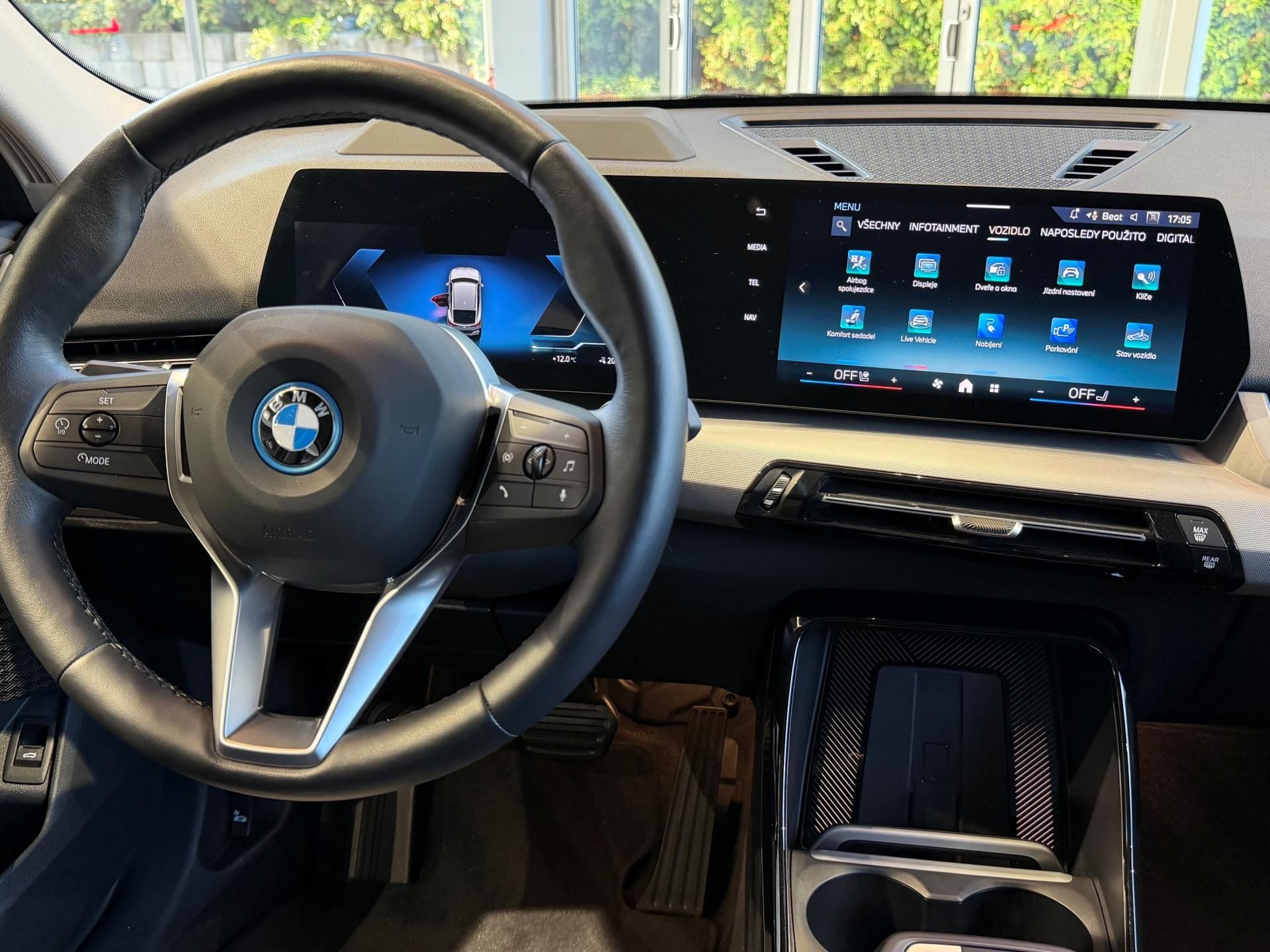 BMW iX2, xDrive 30 - fotka 5