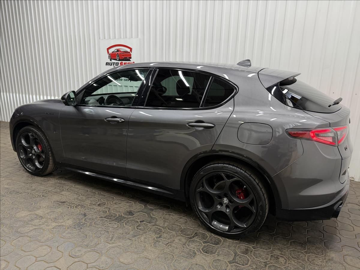 Alfa Romeo Stelvio, VELOCE 154kW Q4 H&K LED R21 - fotka 5