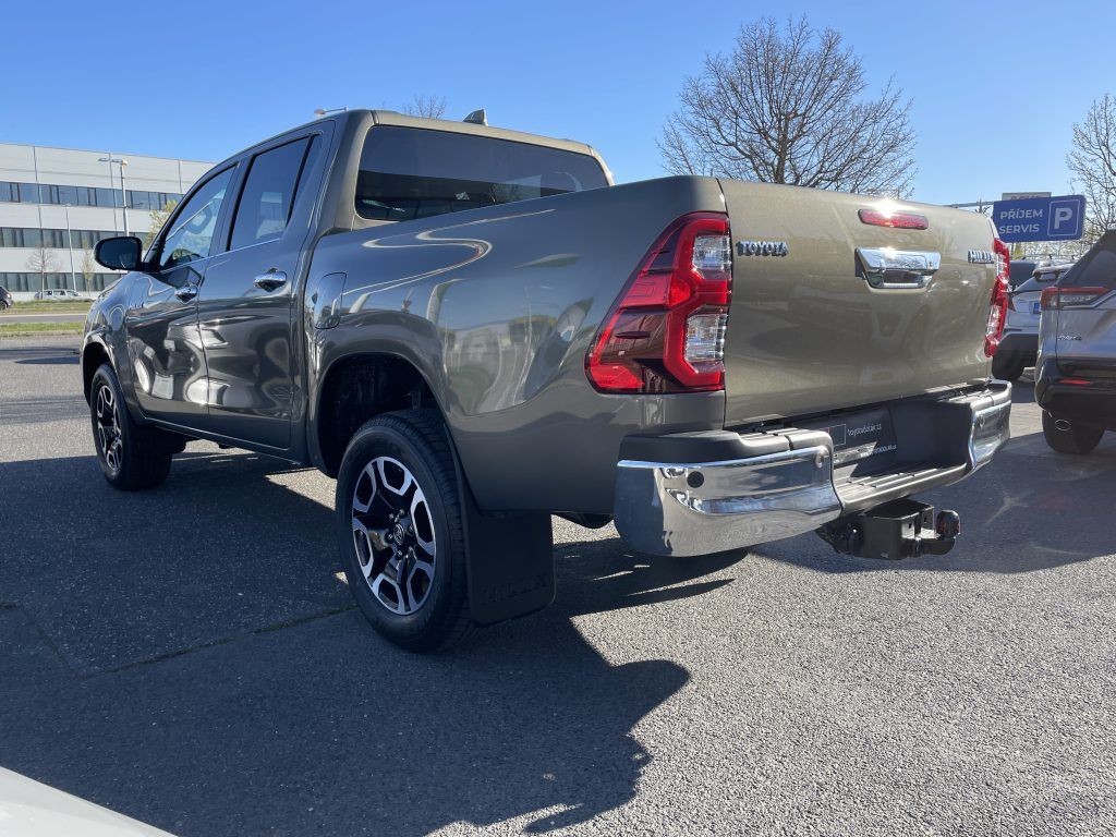 Toyota Hilux, 2.8D Executive ODBĚR 3/2027 - fotka 6
