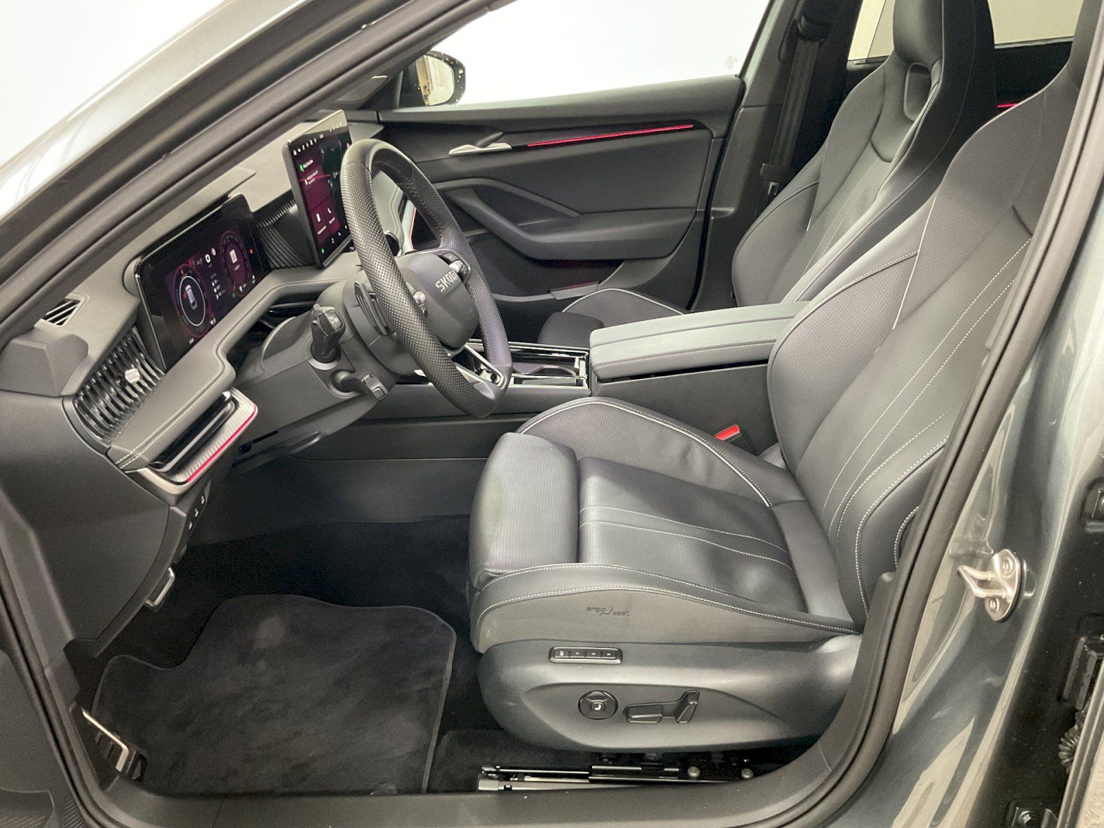 Škoda Superb, SportLine iV 1.5 TSI / 150 kW - fotka 6