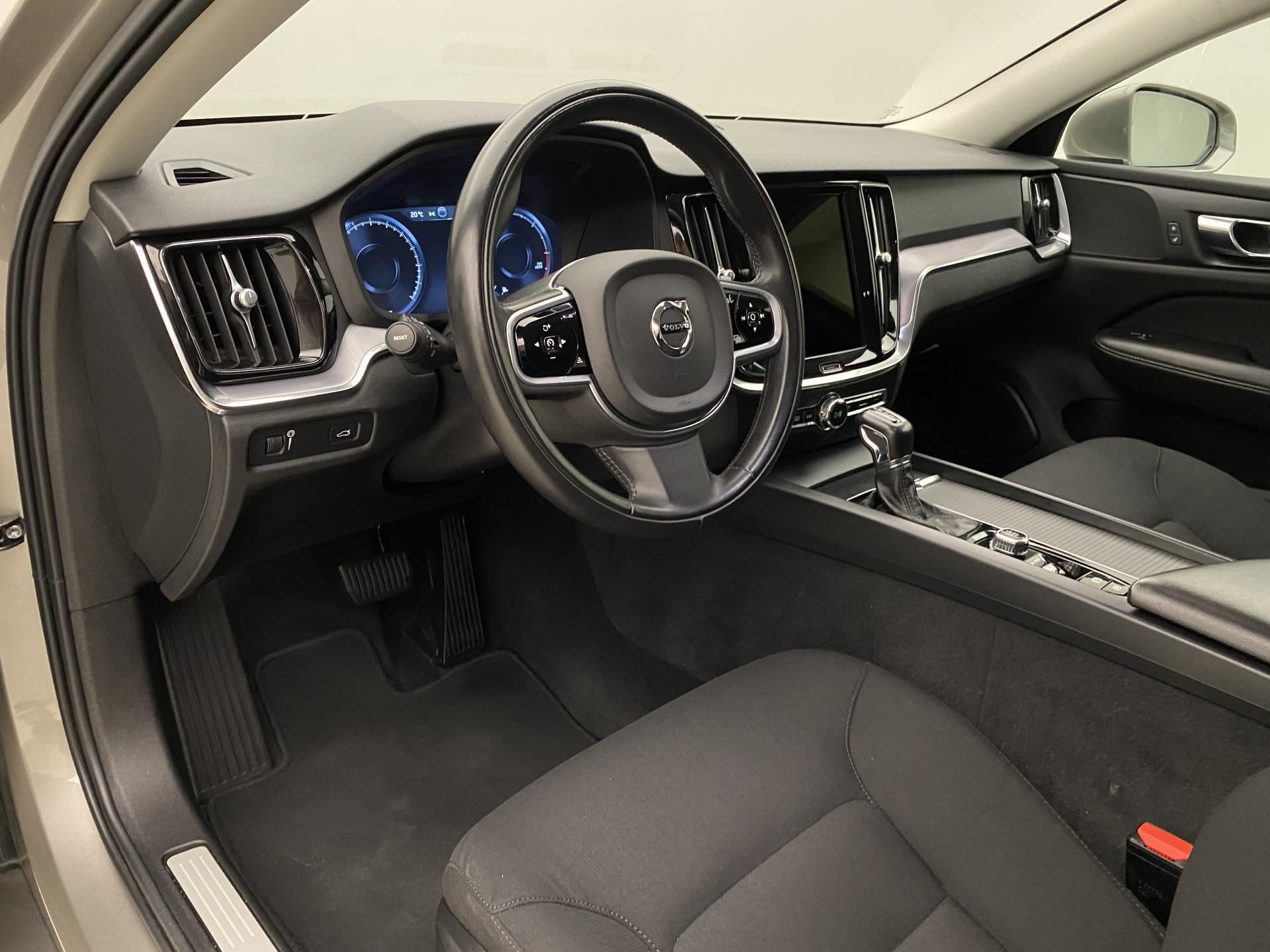 Volvo V60, D3 MOMENTUM AUT - fotka 4