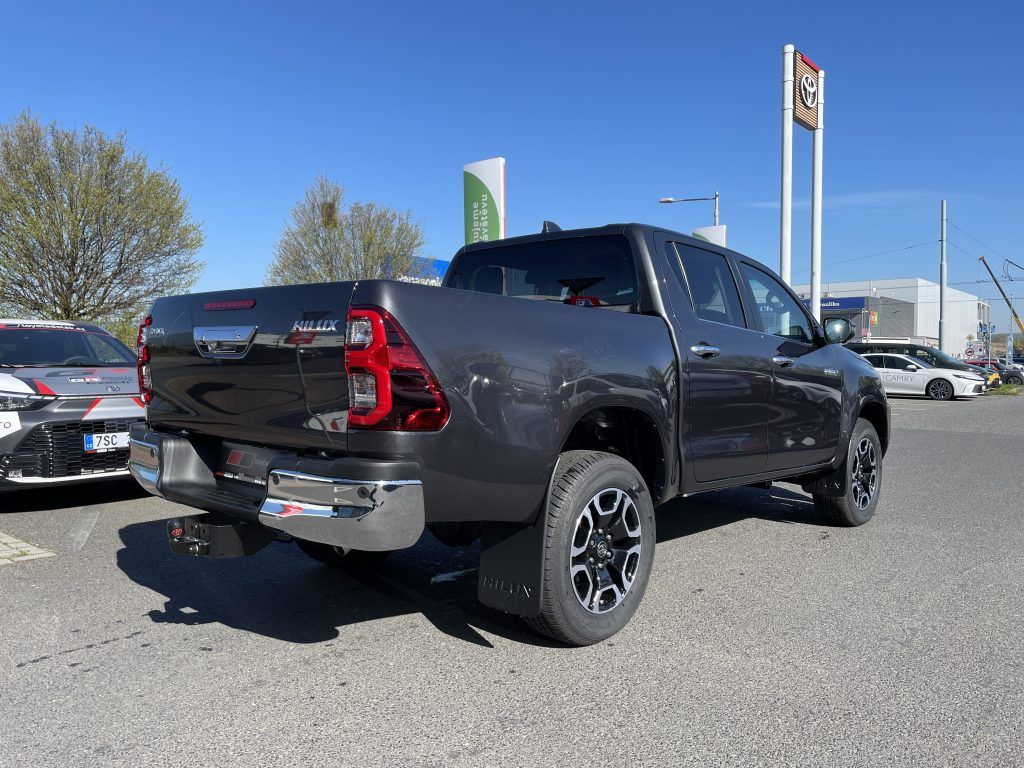 Toyota Hilux, 2.8D Executive ODBĚR 3/2027 - fotka 3