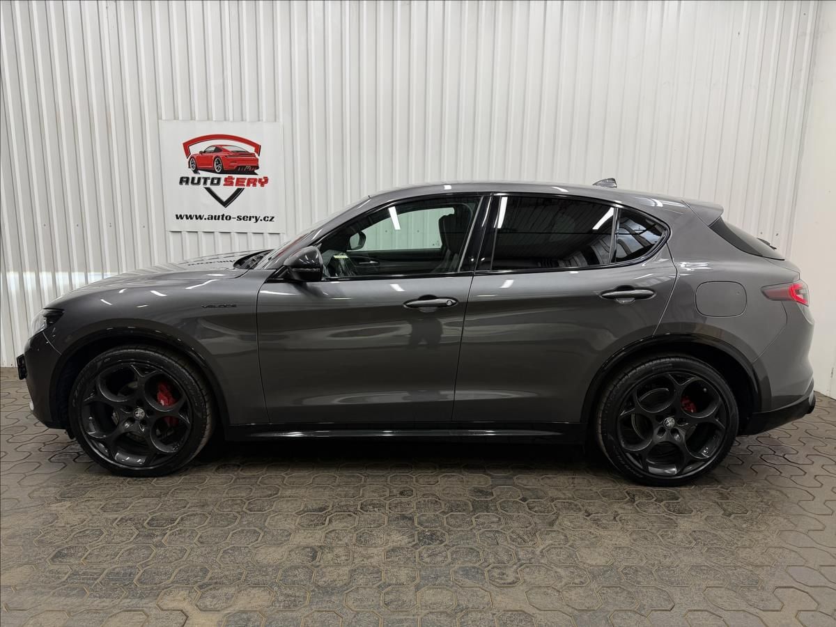 Alfa Romeo Stelvio, VELOCE 154kW Q4 H&K LED R21 - fotka 4