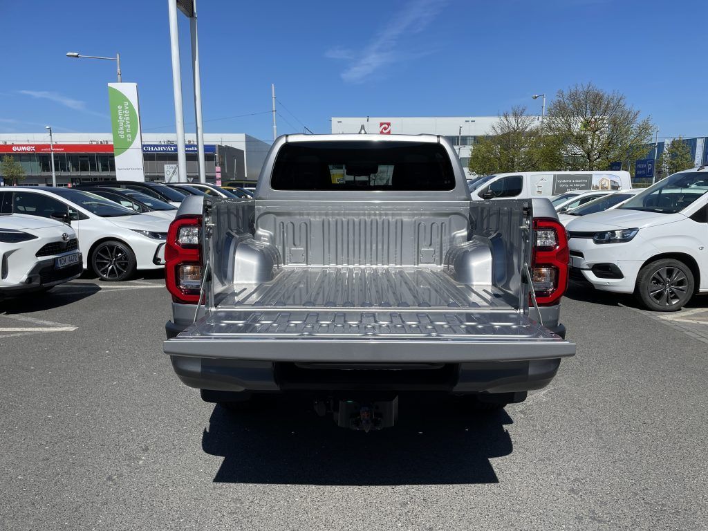 Toyota Hilux, 2.8D Invincible ODBĚR 3/2027 - fotka 5