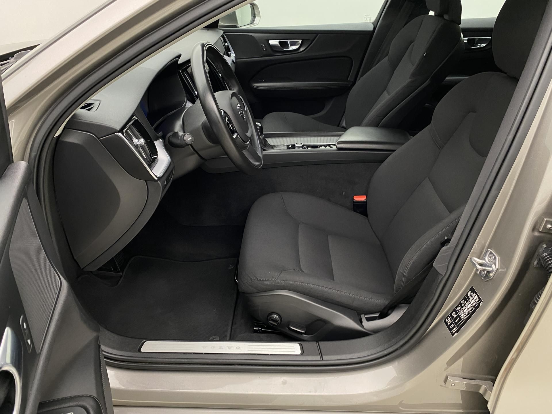 Volvo V60, D3 MOMENTUM AUT - fotka 3