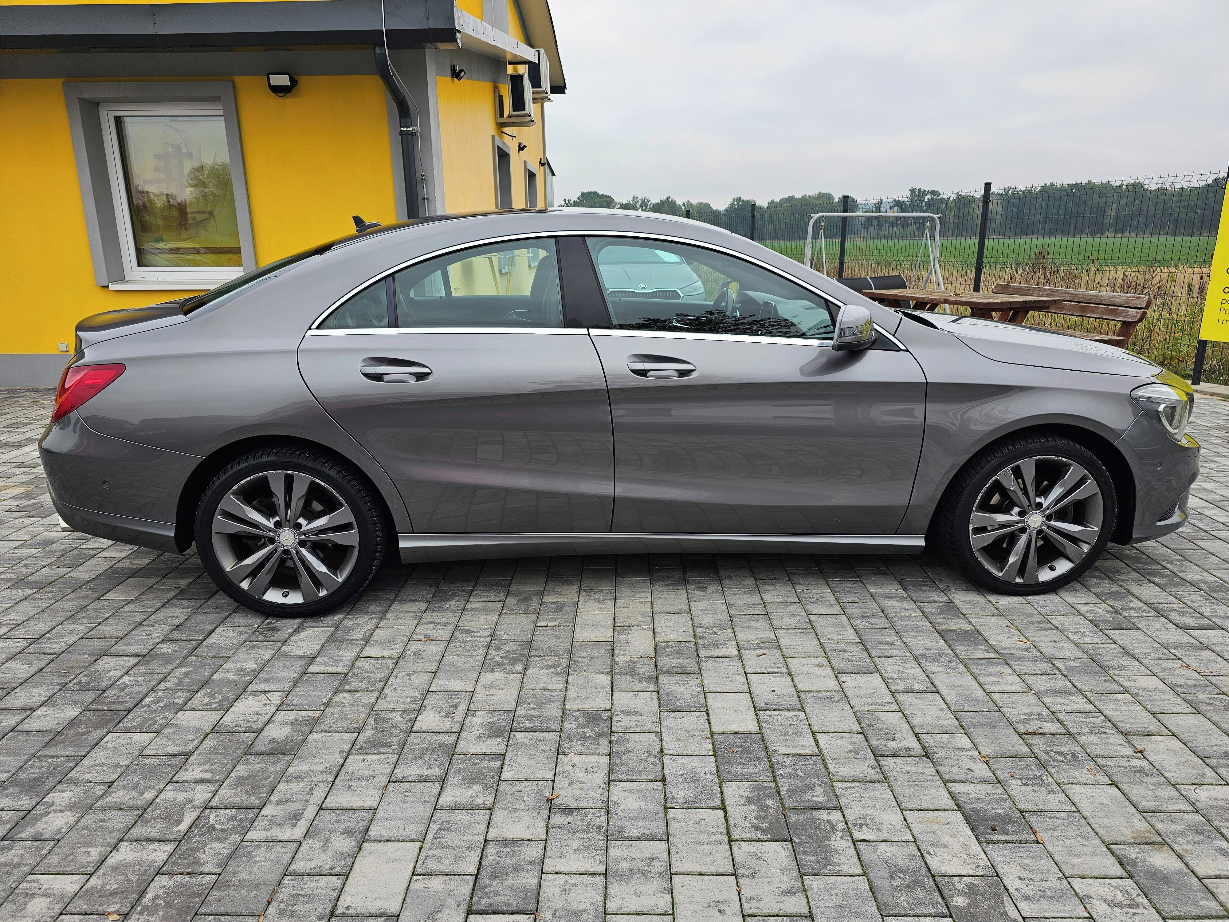 Mercedes-Benz CLA, 180 1.6 90kW - fotka 4