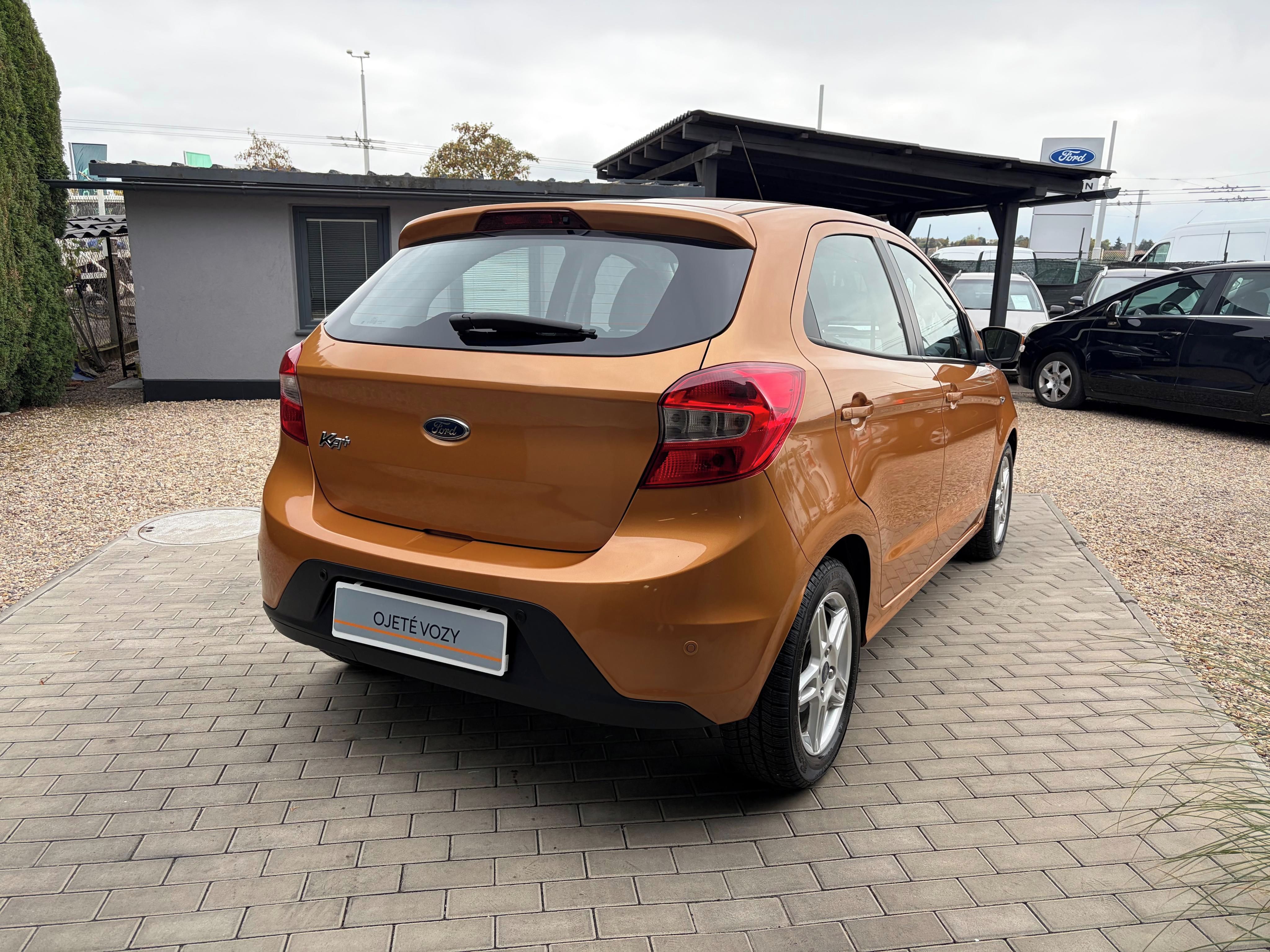 Ford KA+, 1.2i 63kW Ultimate, Nová STK - fotka 4